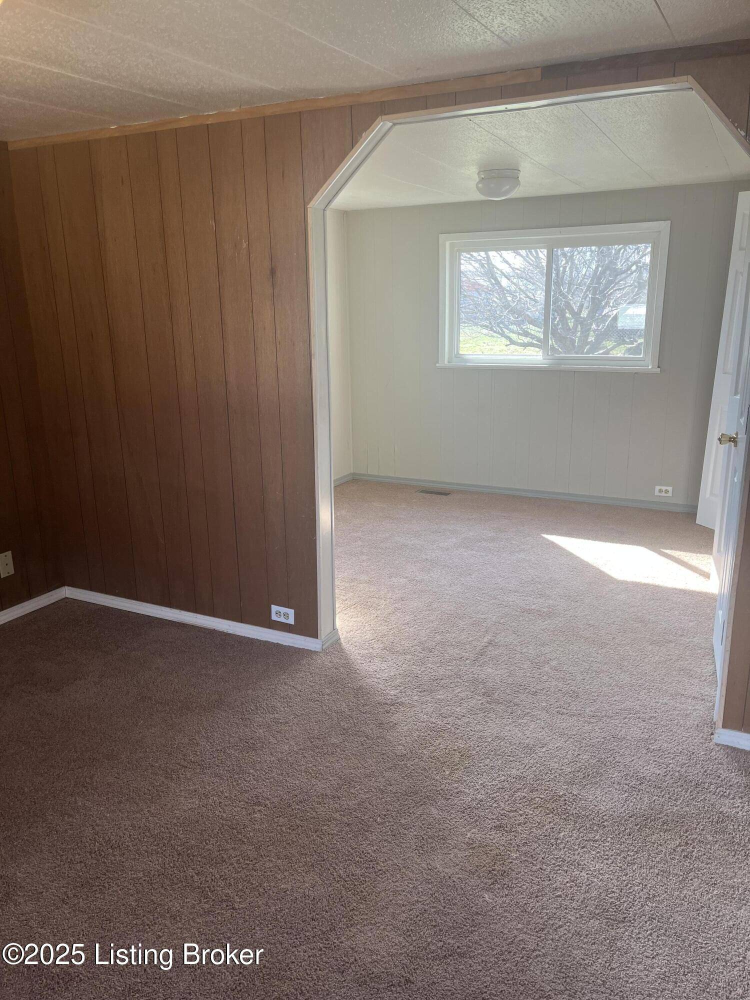 Pekin, IN 47165,453 W Park St