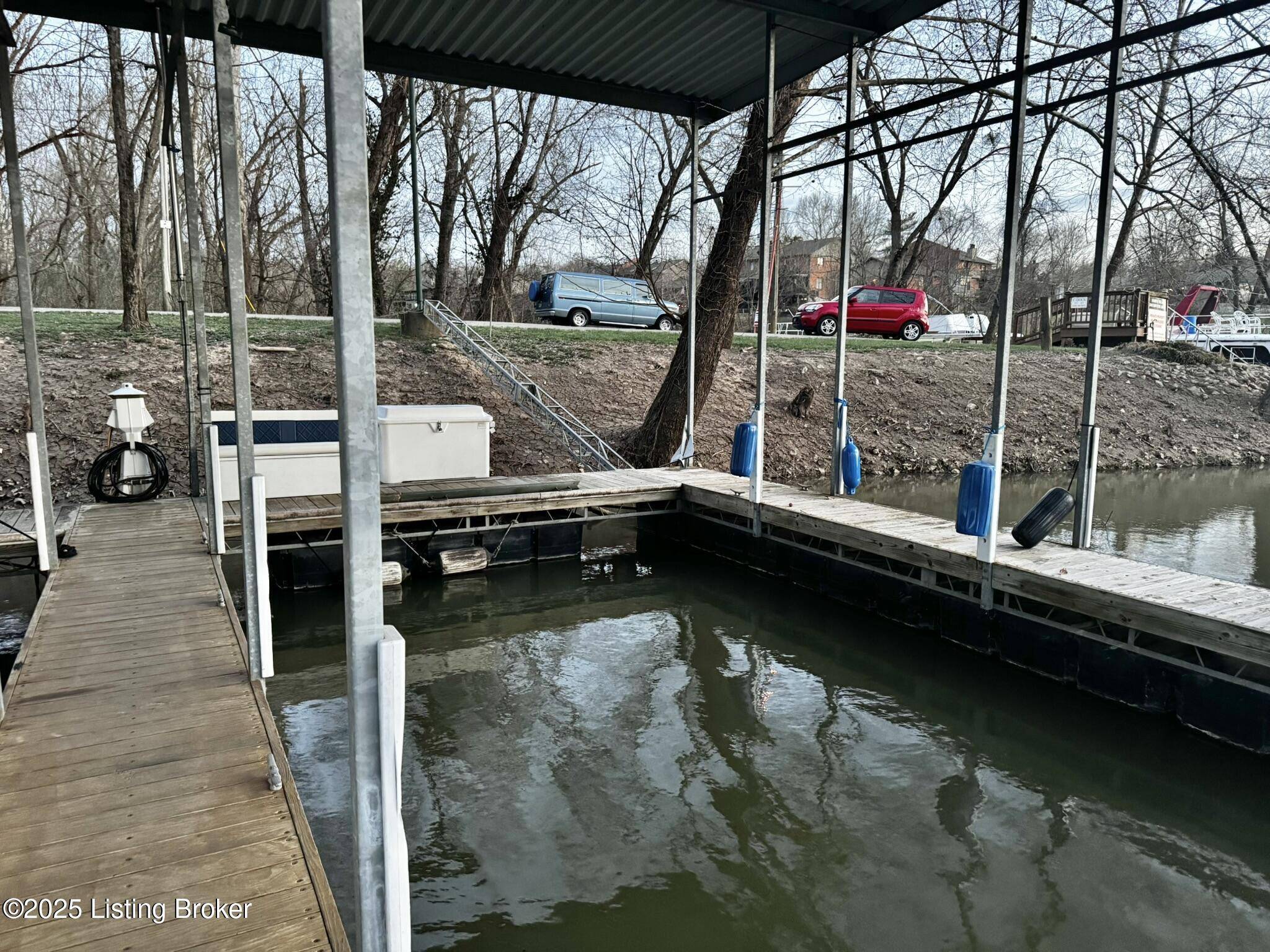 Prospect, KY 40059,7015 River Rd #A-1
