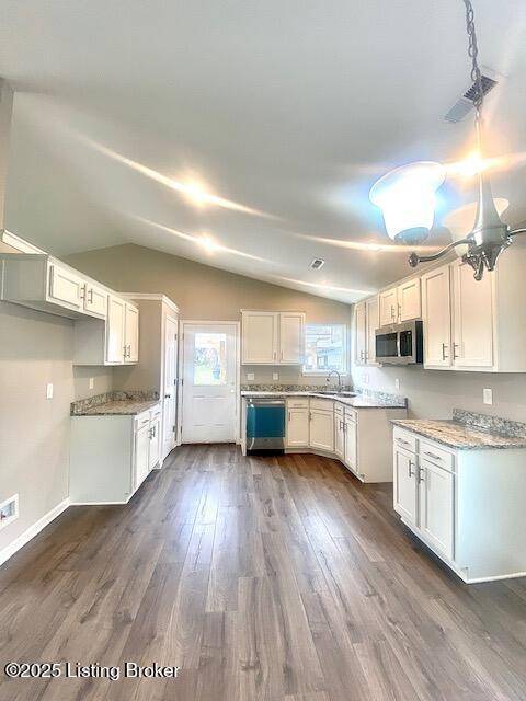 Louisville, KY 40242,8901 Prospect St