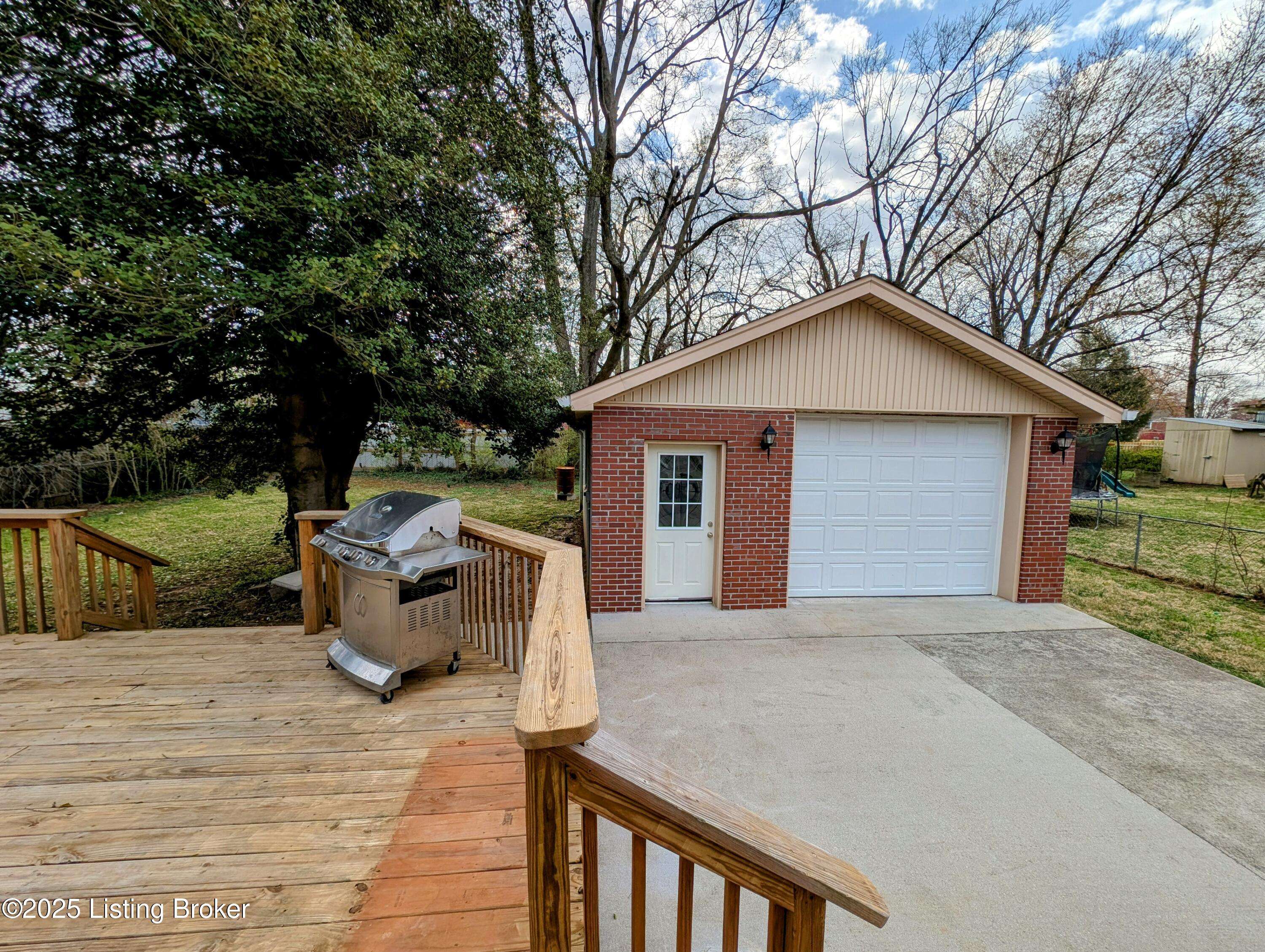 Louisville, KY 40219,8403 Denise Dr