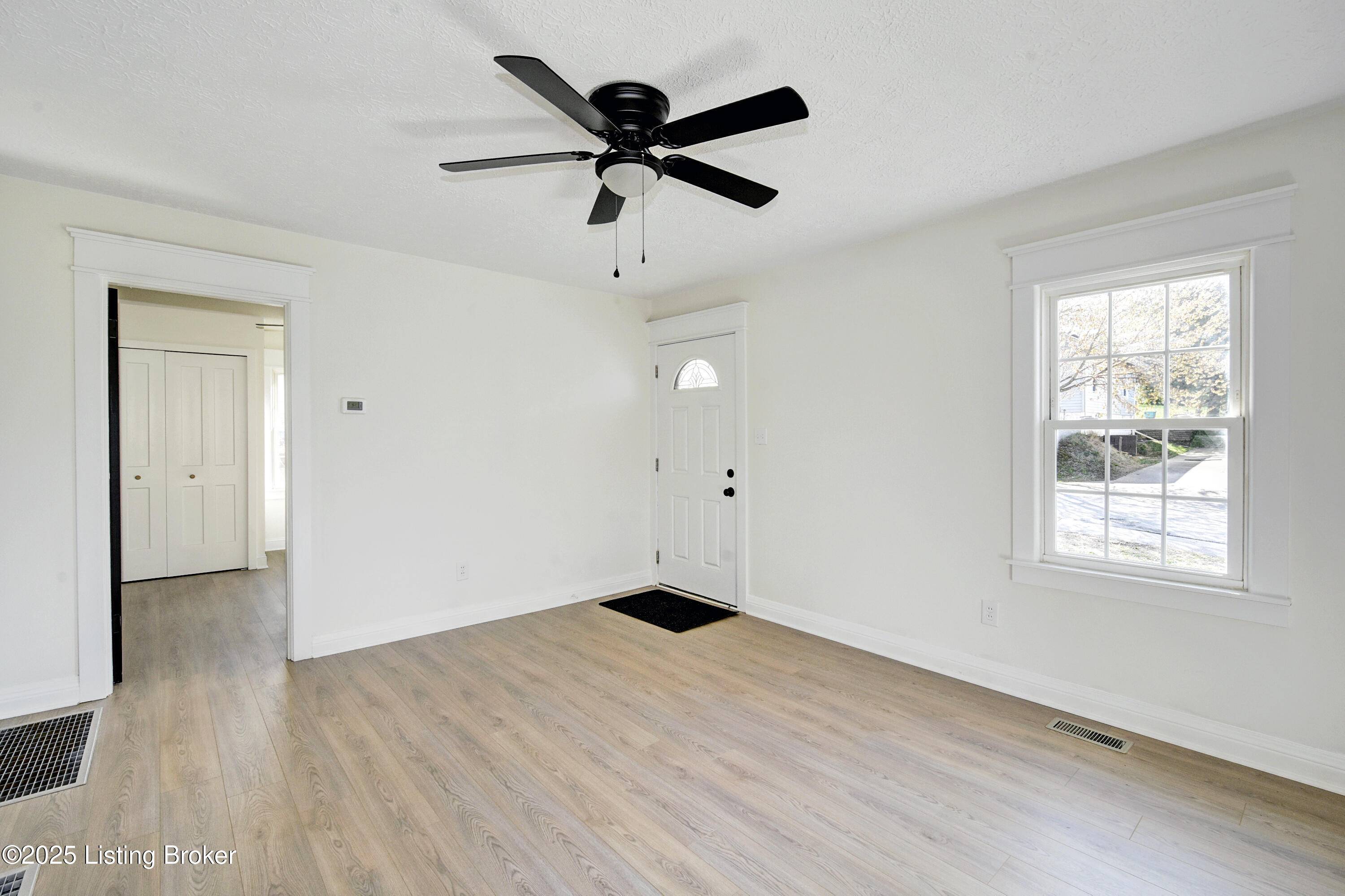 Louisville, KY 40213,1677 Christian St