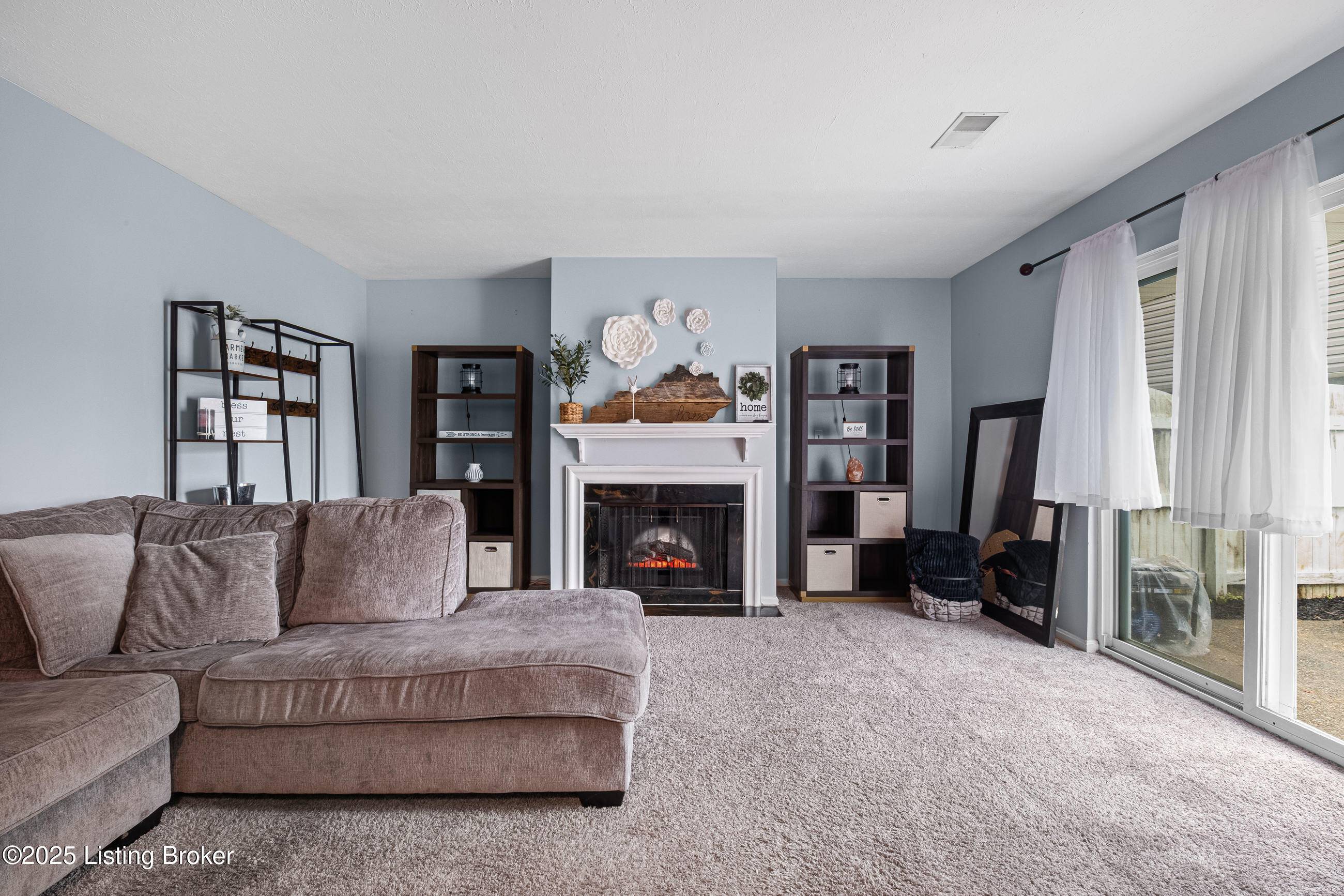 Louisville, KY 40223,217 La Fontenay Ct
