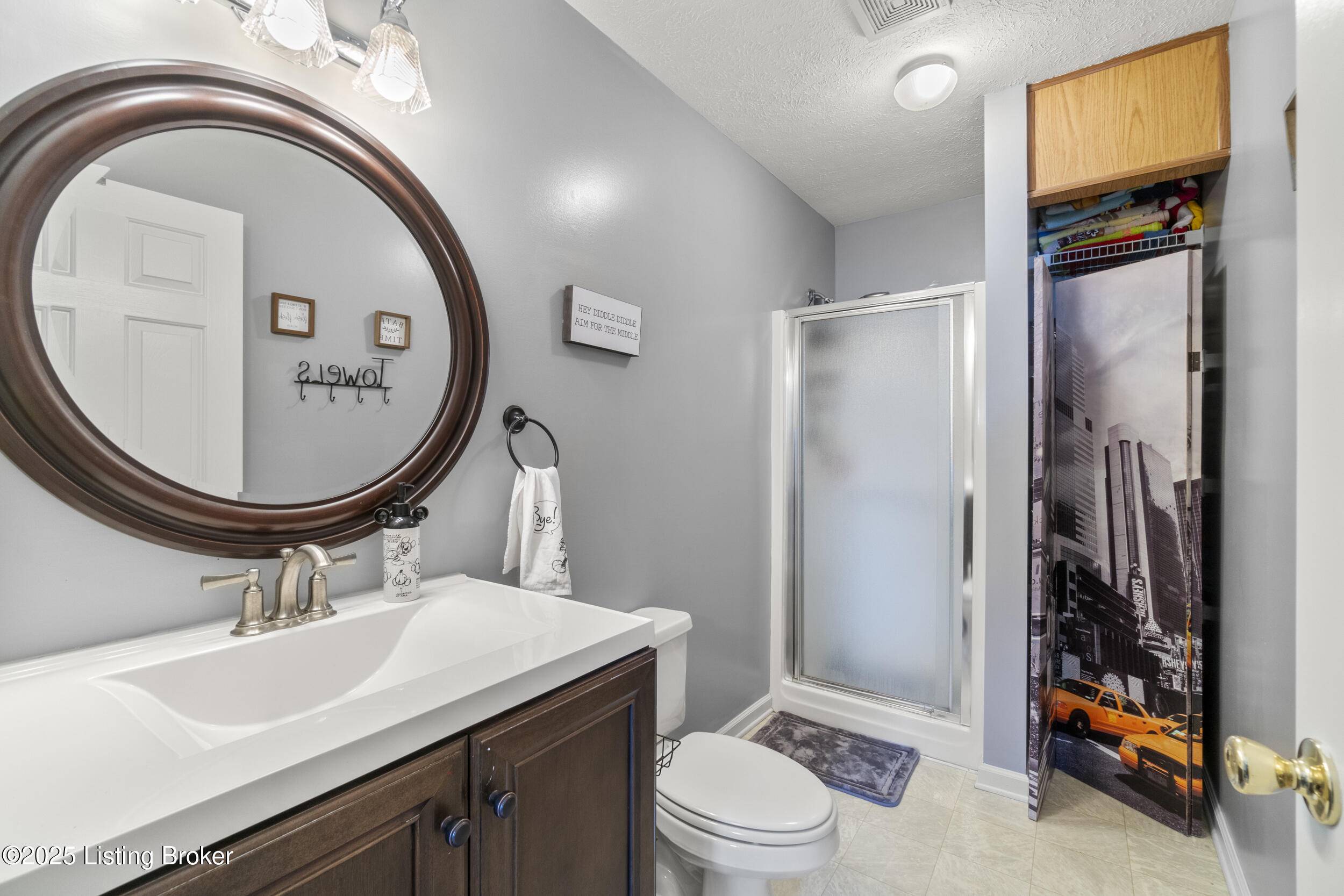 Louisville, KY 40272,4422 Southbridge Ct