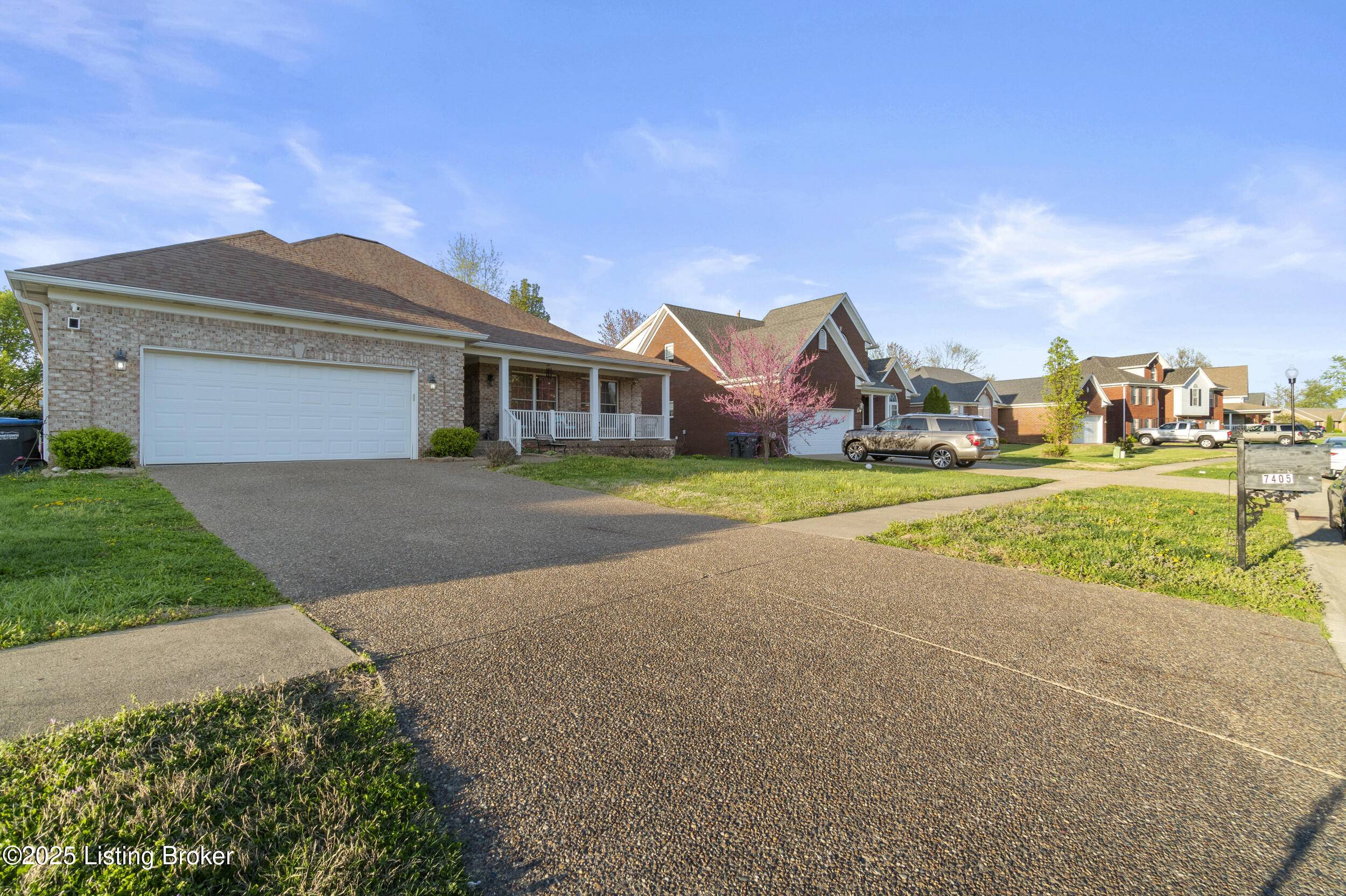 Louisville, KY 40228,7405 Apple Mill Dr