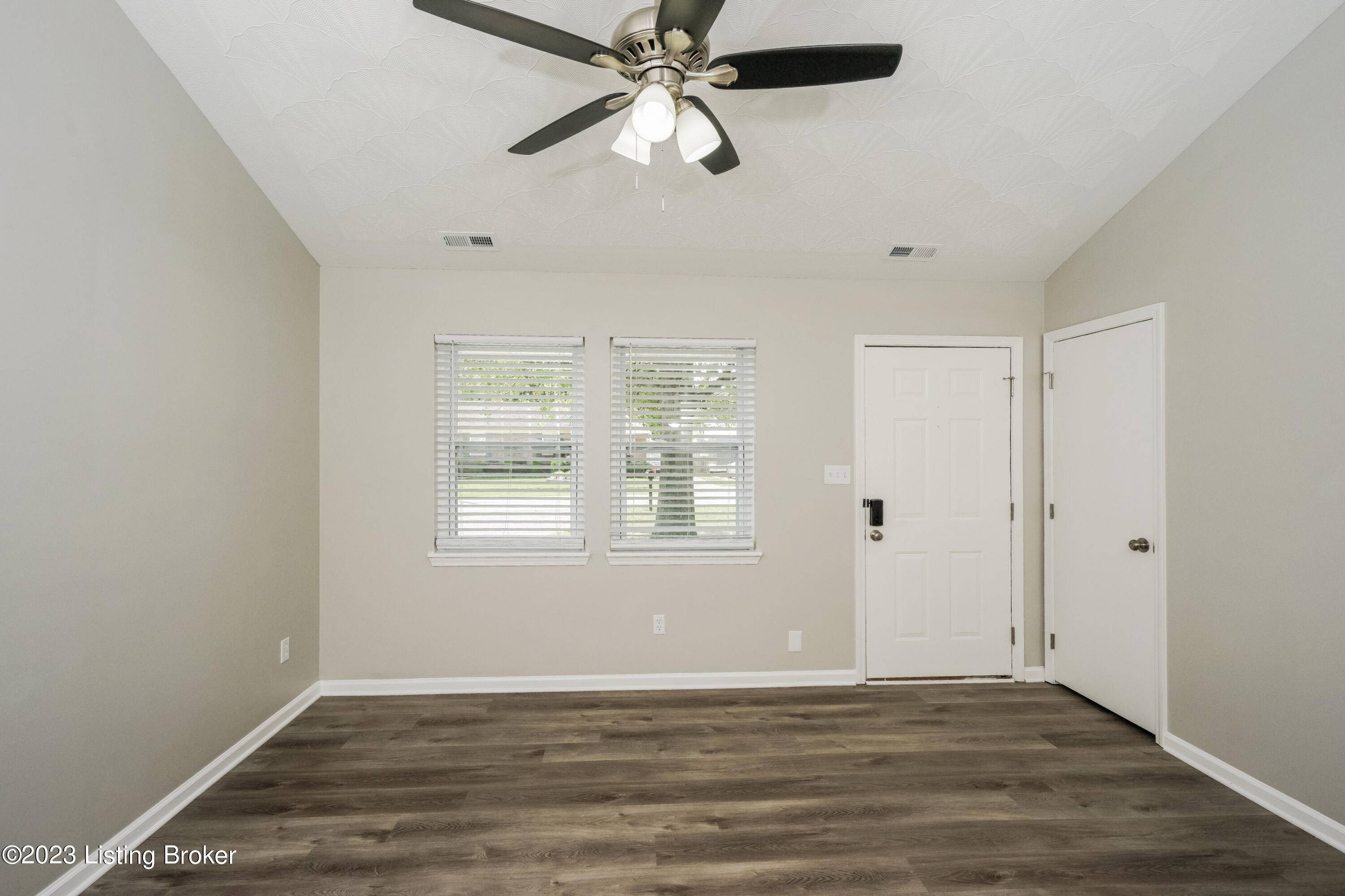 Louisville, KY 40229,260 E Blue Jay Rd