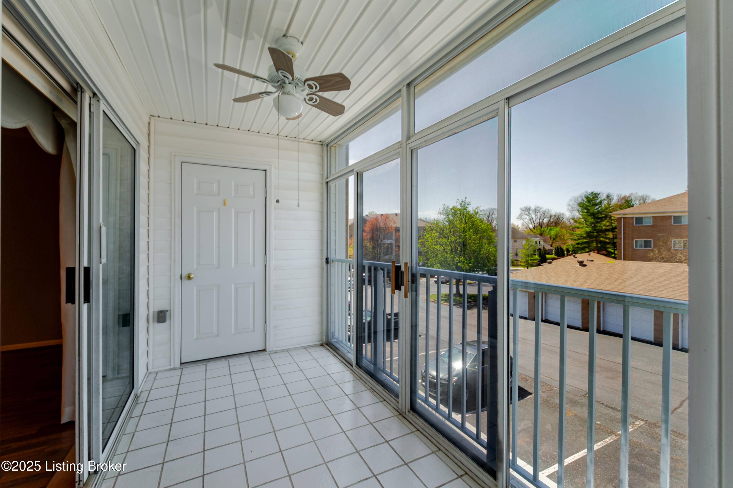 Louisville, KY 40220,8507 Atrium Dr #201