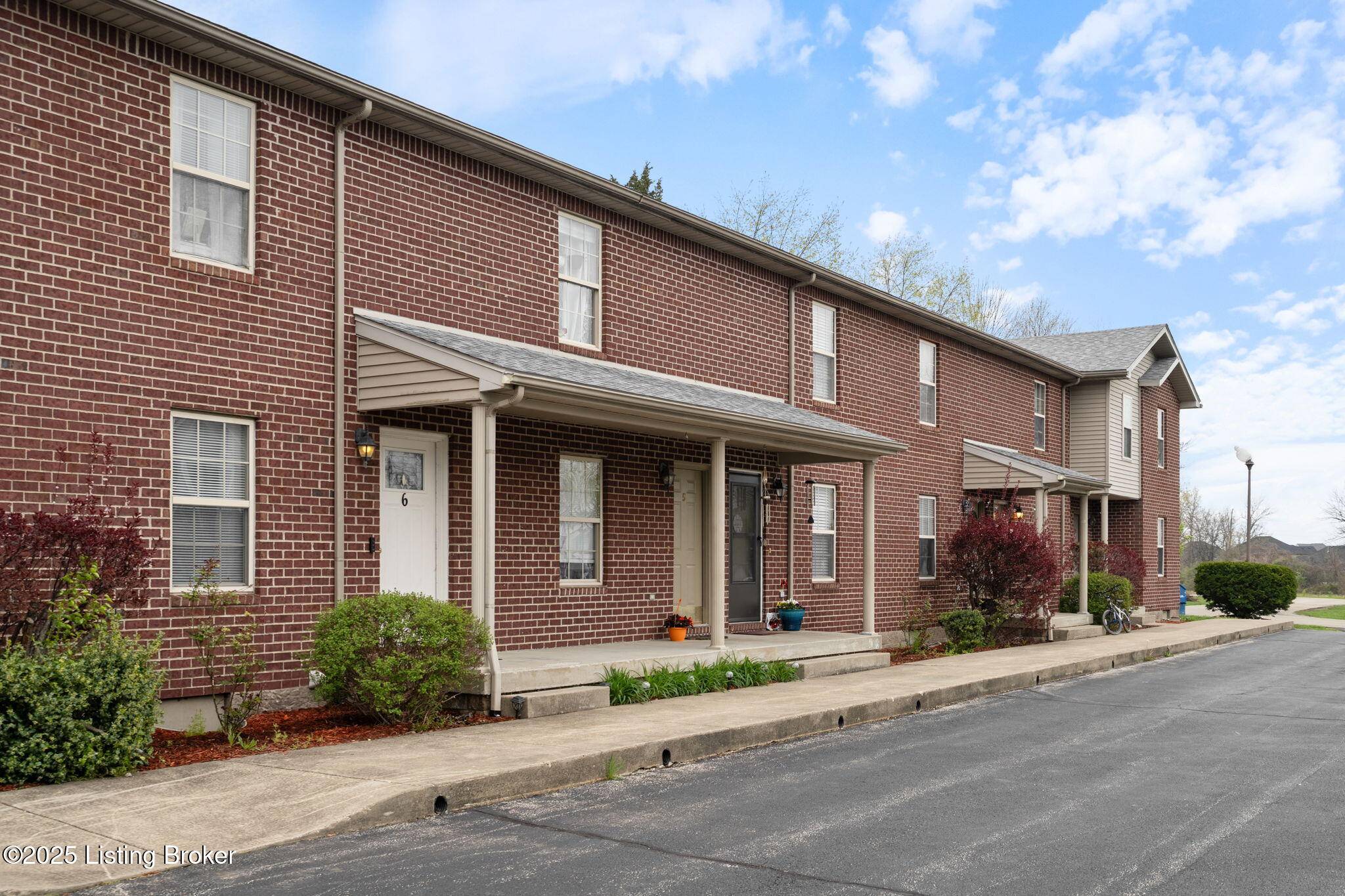 Shepherdsville, KY 40165,260 Northside Ave #6