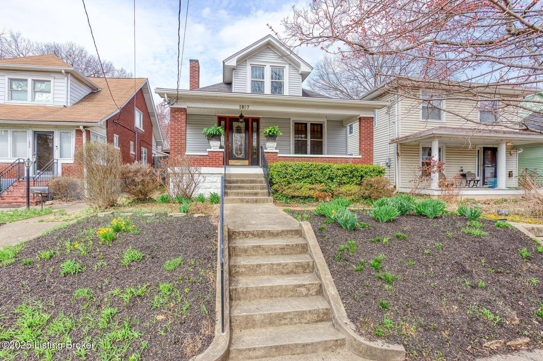 Louisville, KY 40205,1897 Richmond Dr