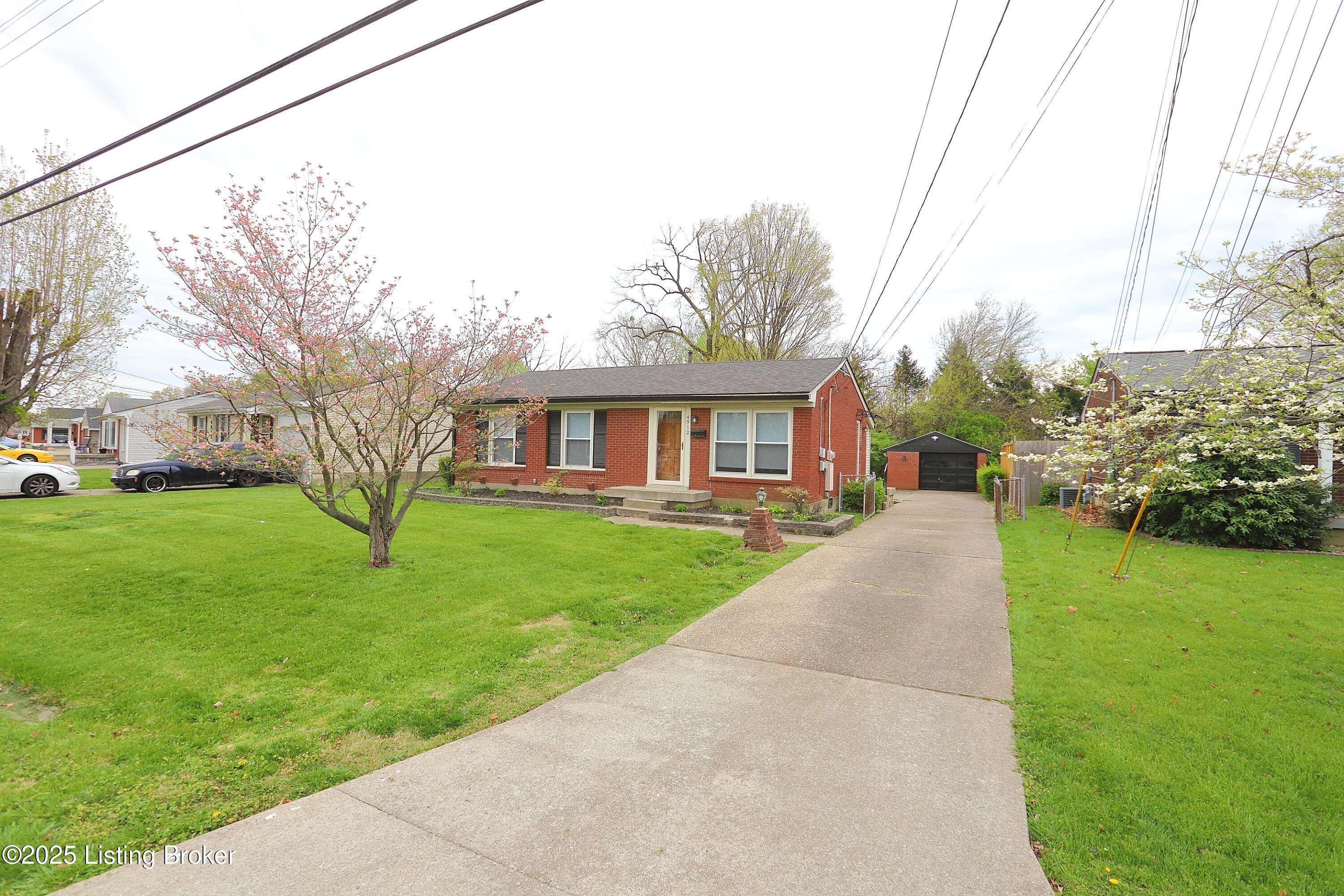 Louisville, KY 40219,4912 Rossmoor Dr
