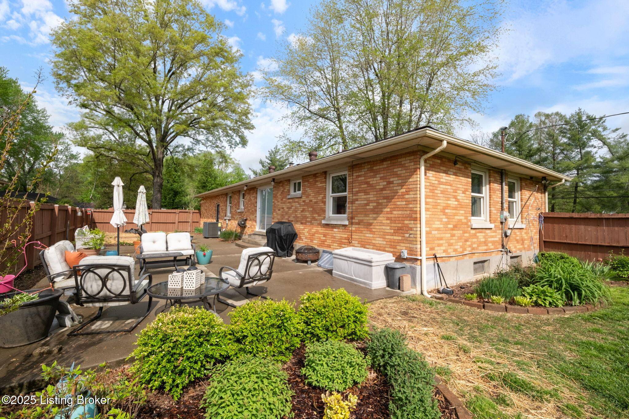 Louisville, KY 40272,9601 Holiday Dr