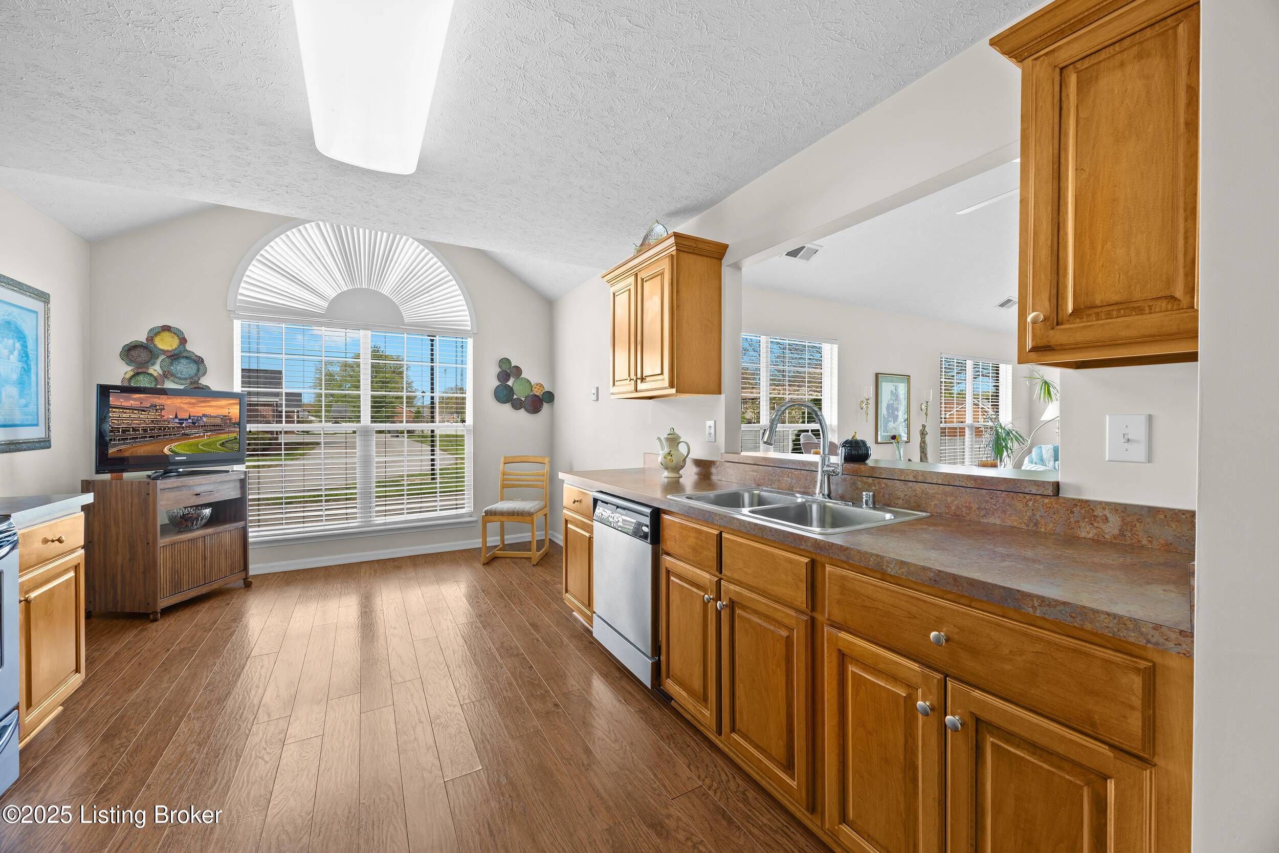 Louisville, KY 40214,7601 Eagle Landing WAY