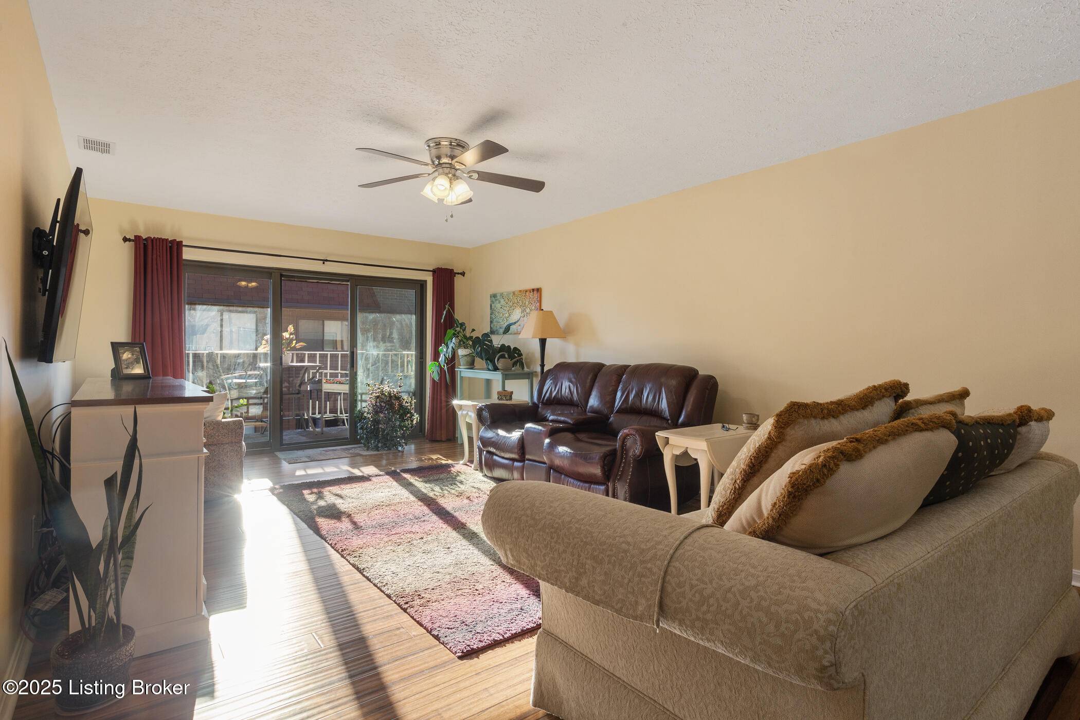 Louisville, KY 40220,3030 Breckenridge Ln #501