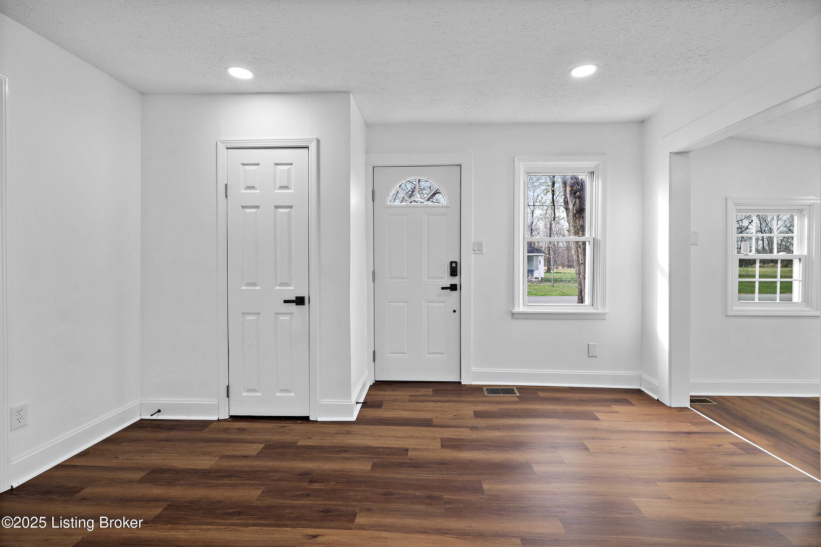 Louisville, KY 40272,13403 N Blakely Ln