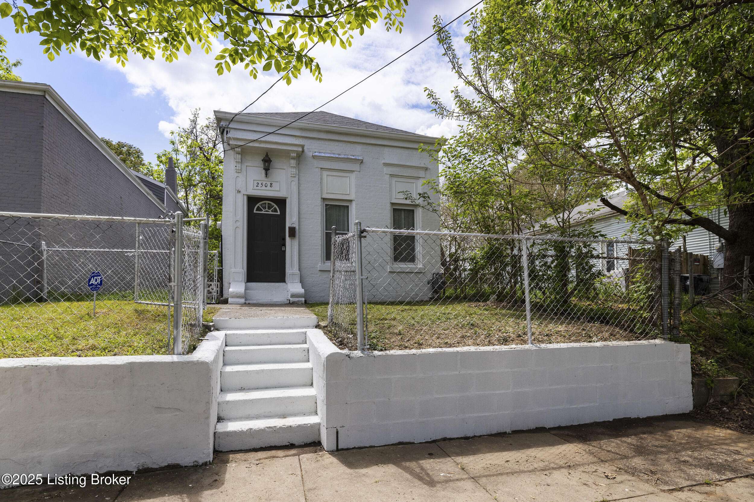 Louisville, KY 40212,2508 W Main St