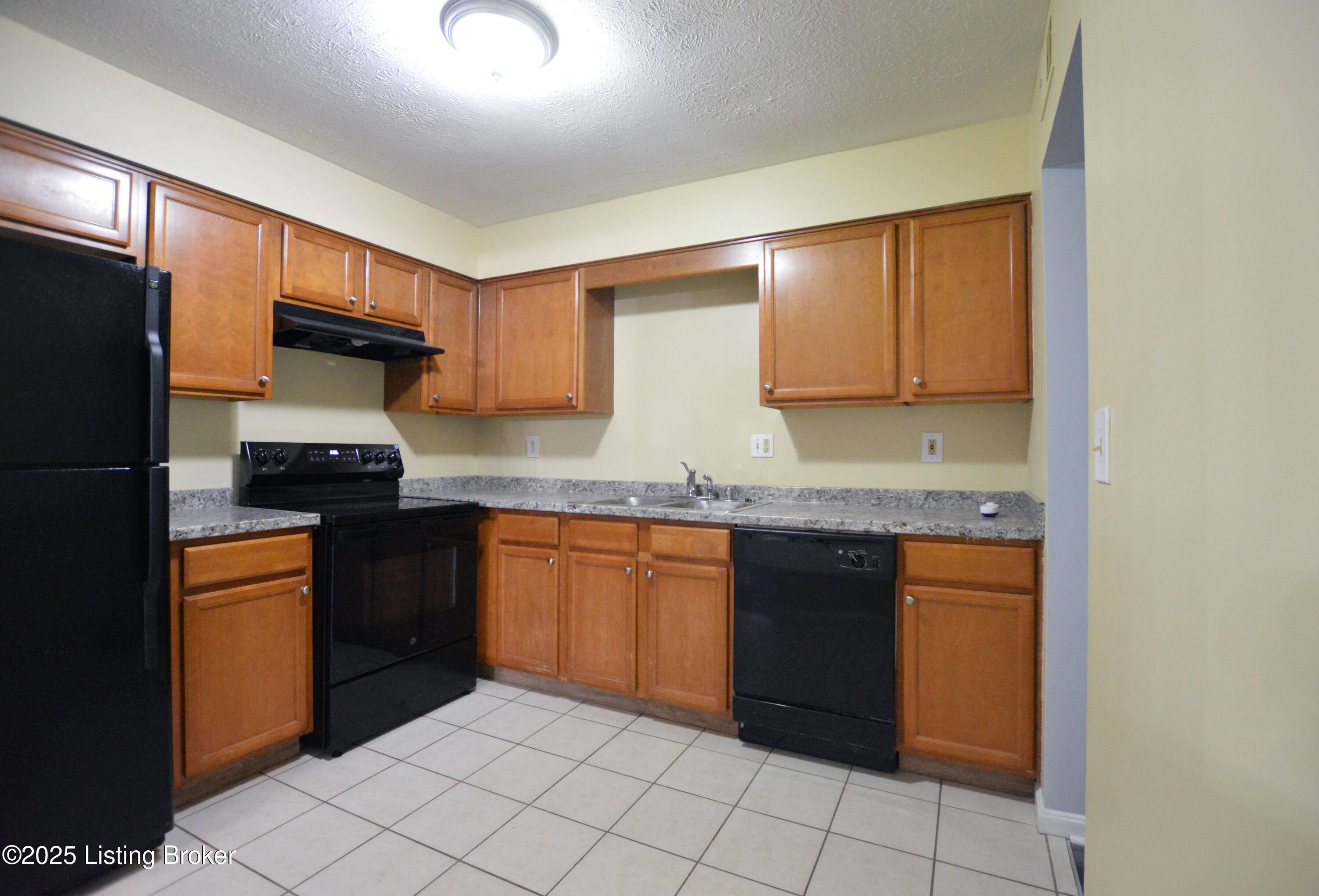 Louisville, KY 40223,404 La Fontenay Ct