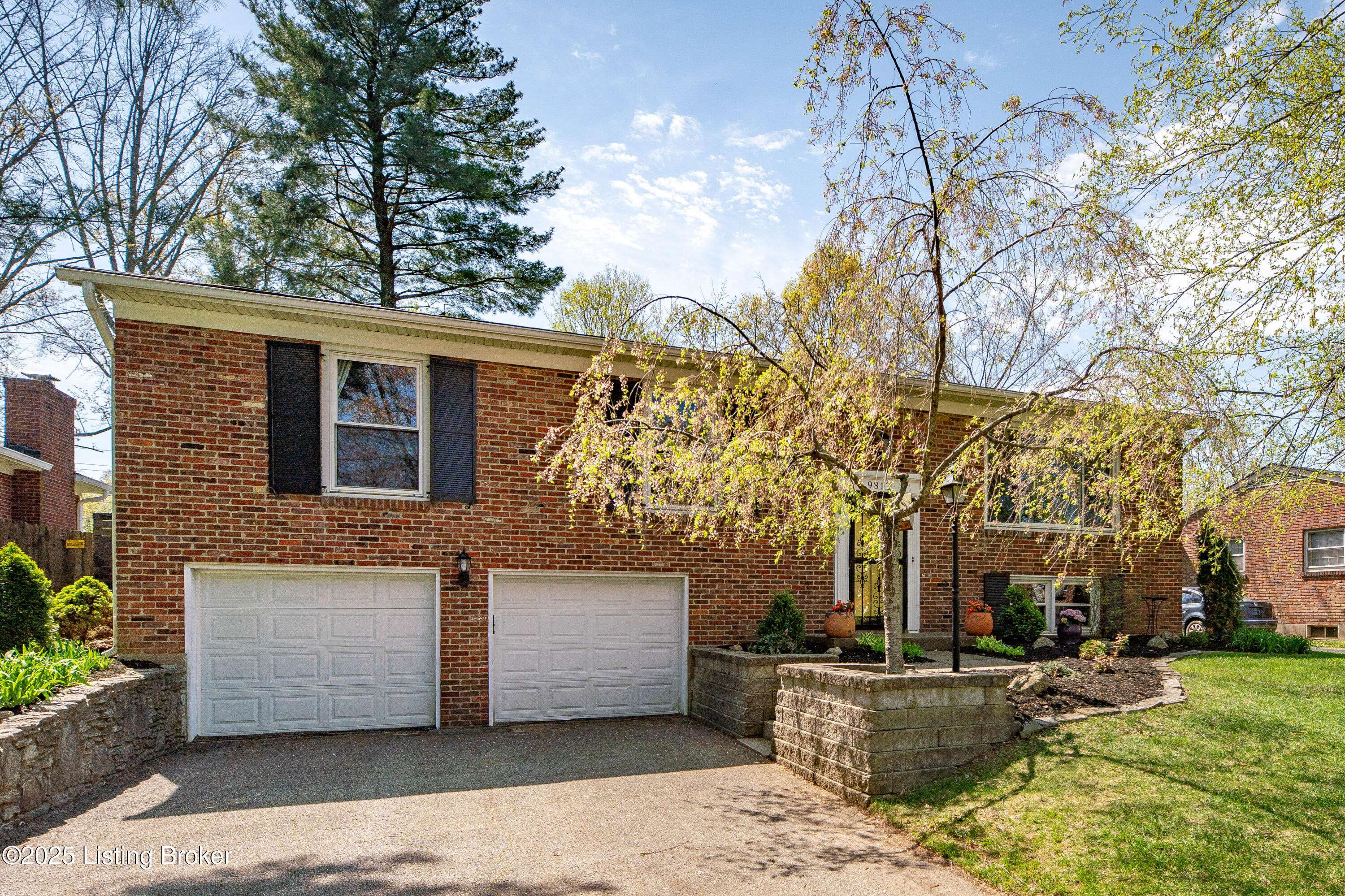 Louisville, KY 40242,9812 Meadow Vale Dr
