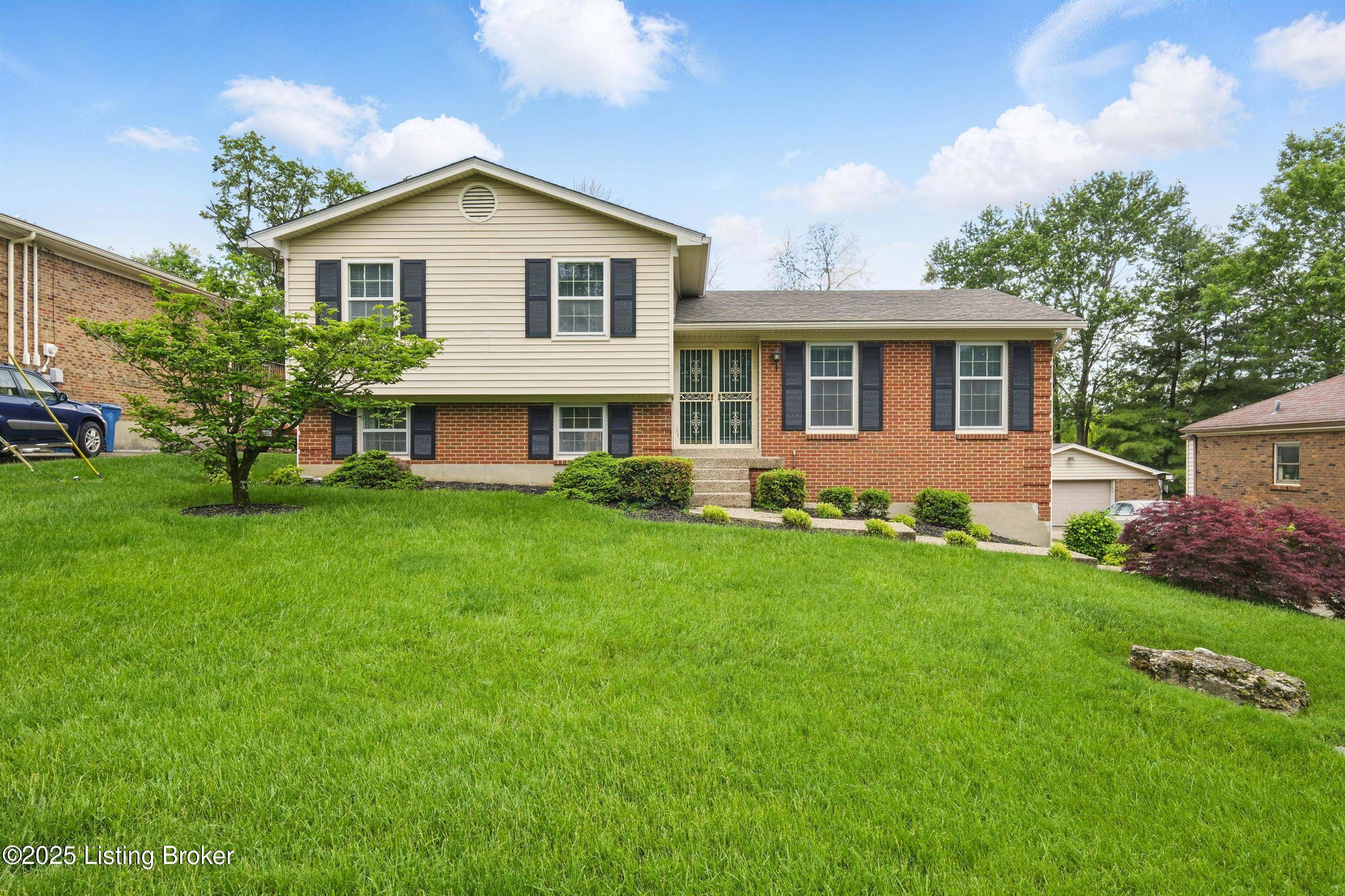 Louisville, KY 40220,2516 Wyeth Ct