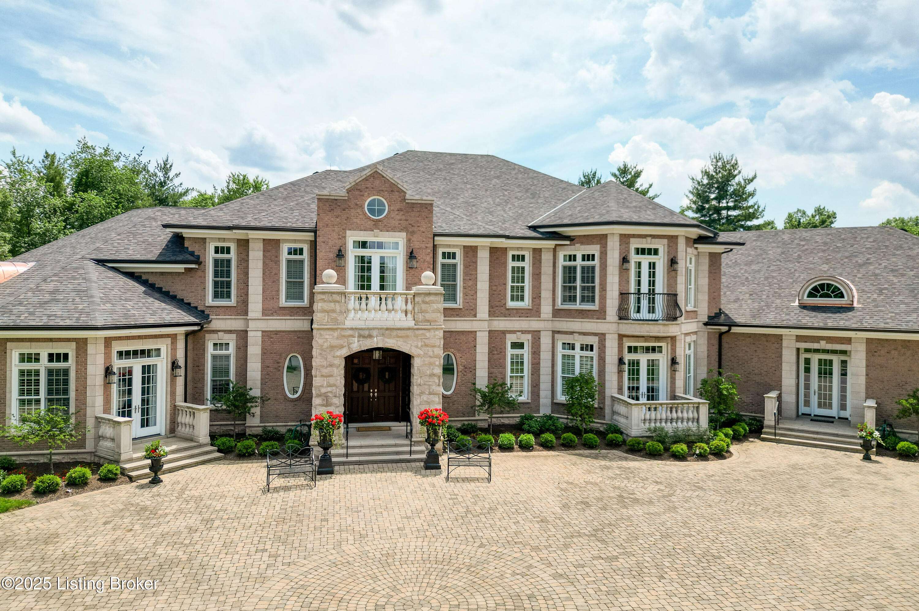 Louisville, KY 40207,203 Waterleaf WAY