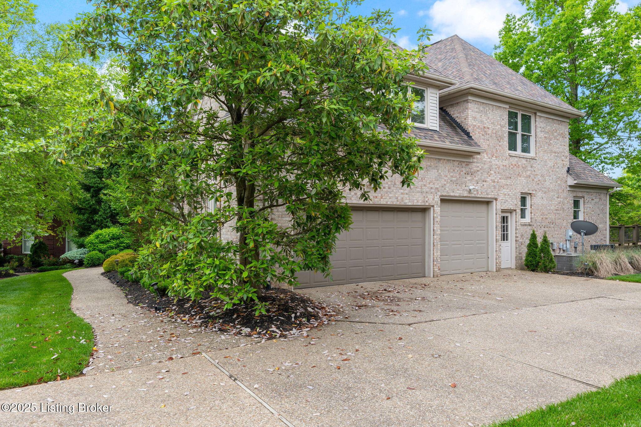 Louisville, KY 40245,2603 Locust Hill Pl