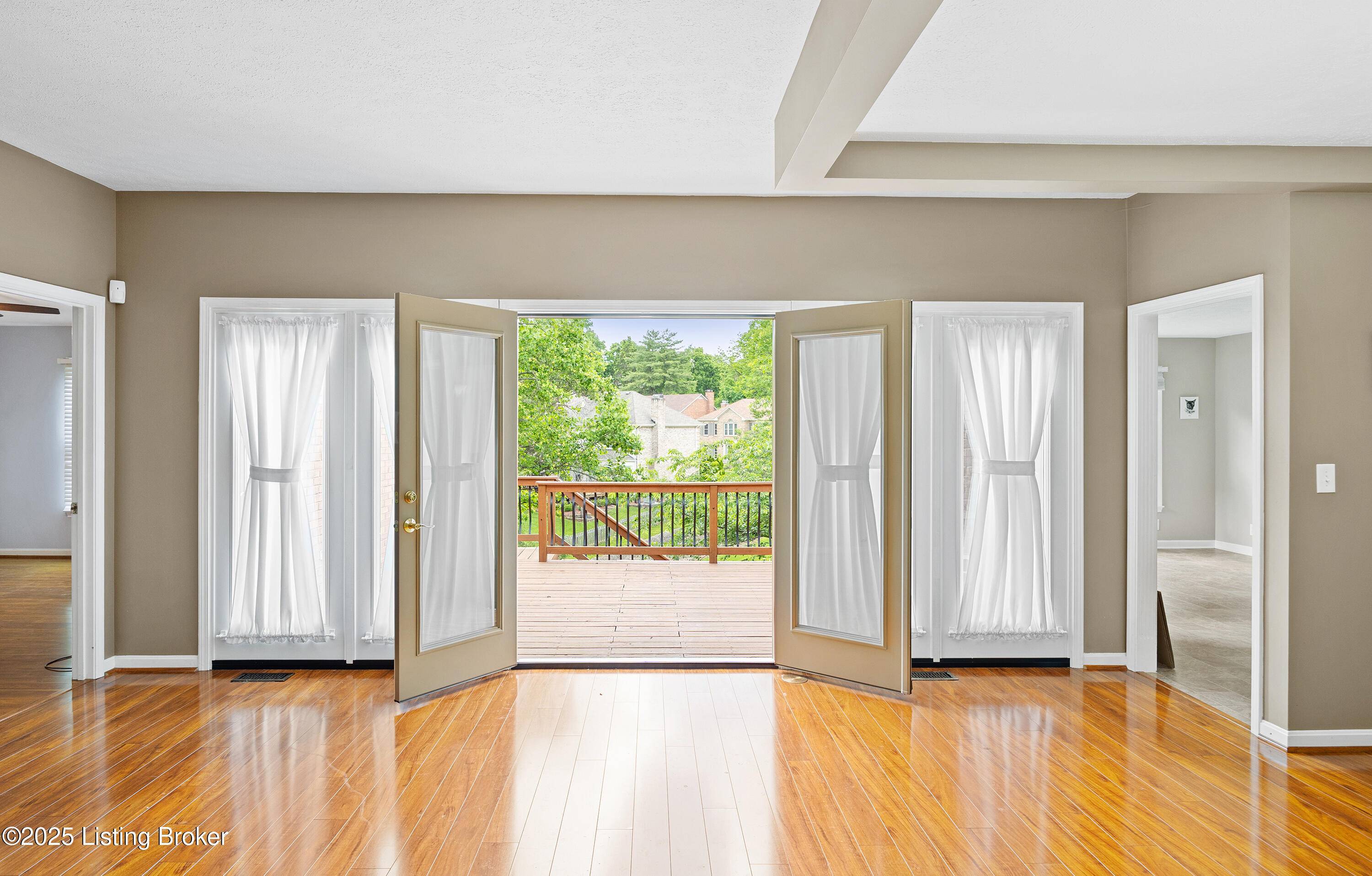 Louisville, KY 40220,7627 White Post WAY