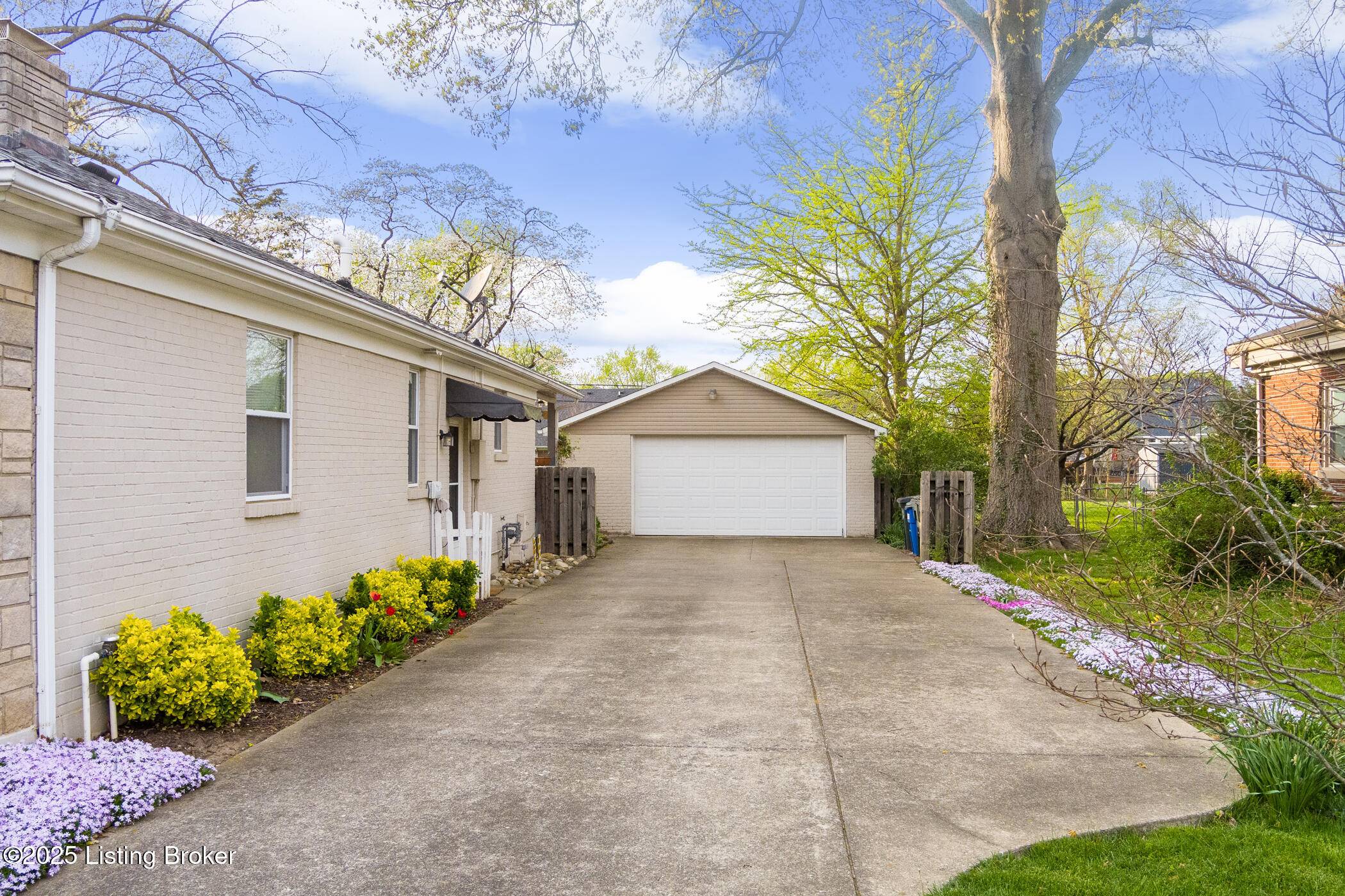 Louisville, KY 40299,13 Narwood Dr