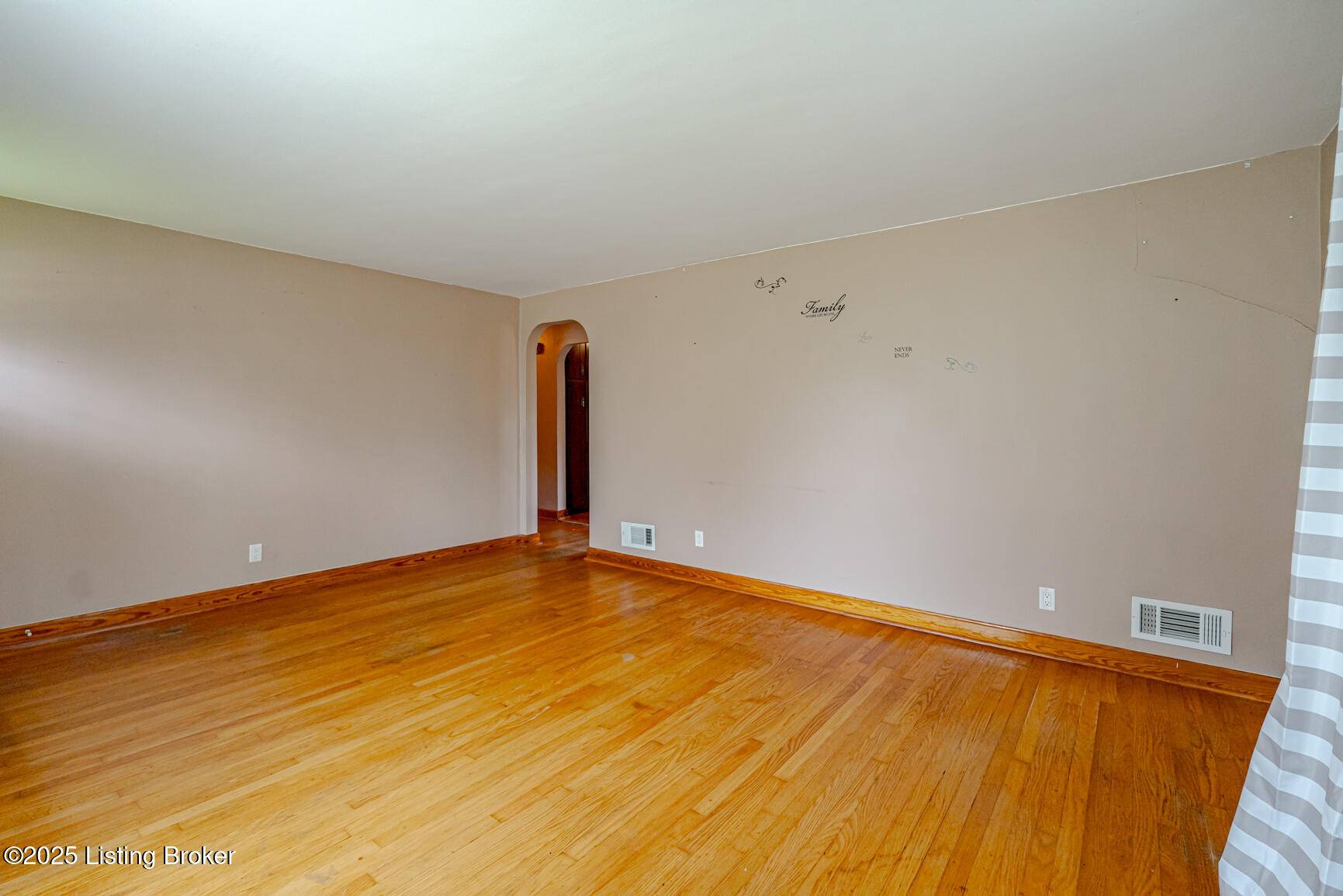 Louisville, KY 40216,2213 Amboy Dr