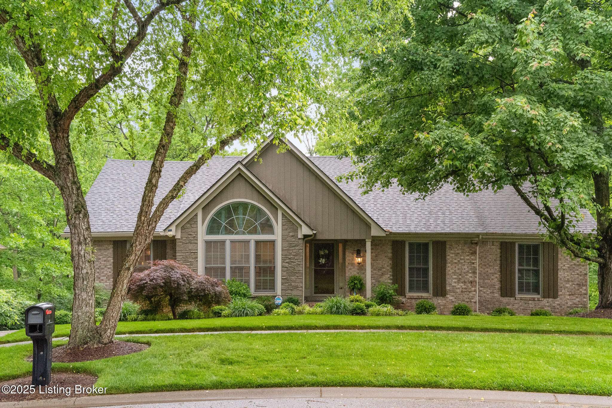Louisville, KY 40245,812 Locust Pointe Pl