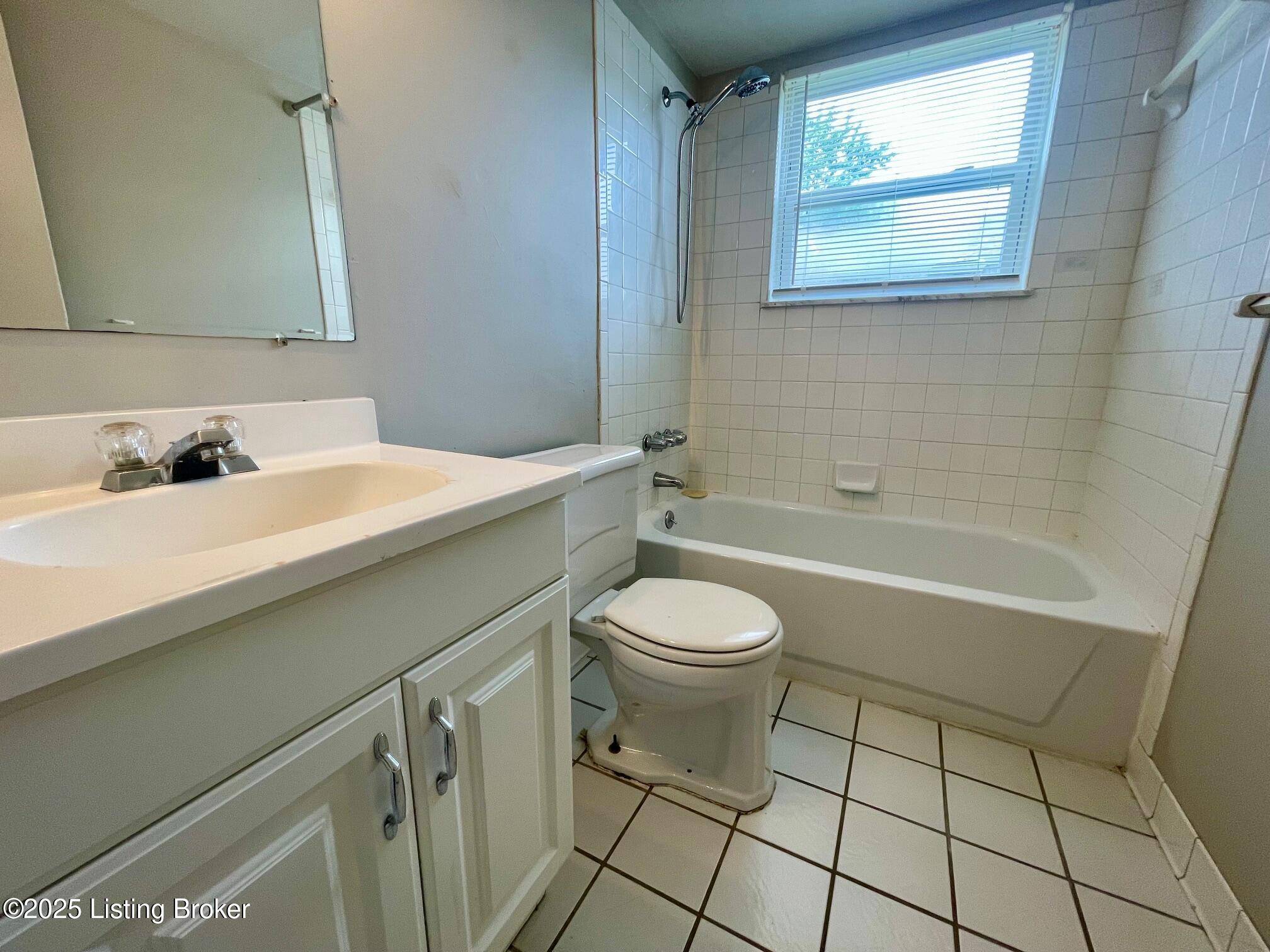 Louisville, KY 40242,2504 Langdon Dr #6