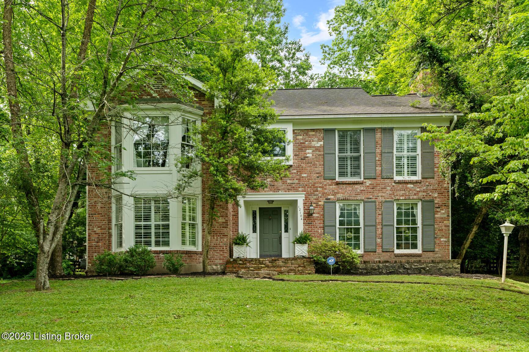 Anchorage, KY 40223,12104 Locust Ln