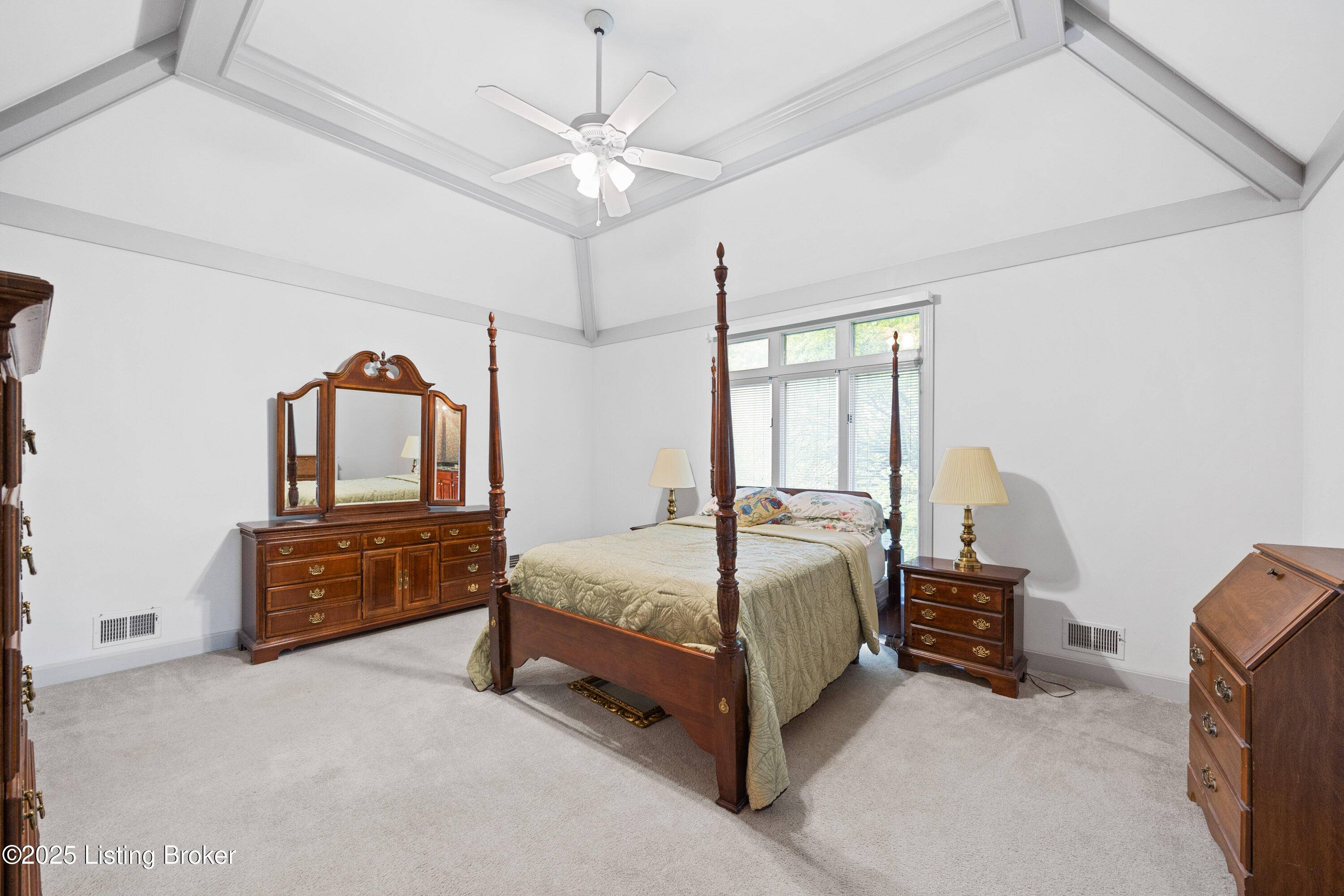 Louisville, KY 40245,12 Oak Tree Ln