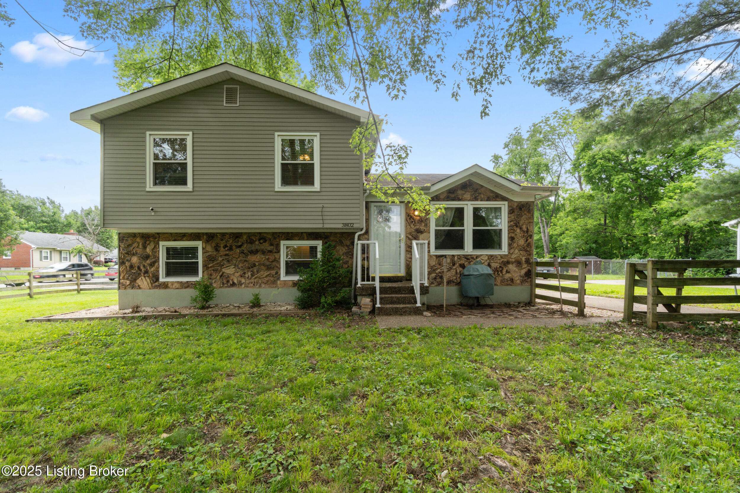 Louisville, KY 40218,3802 Breckenridge Ln