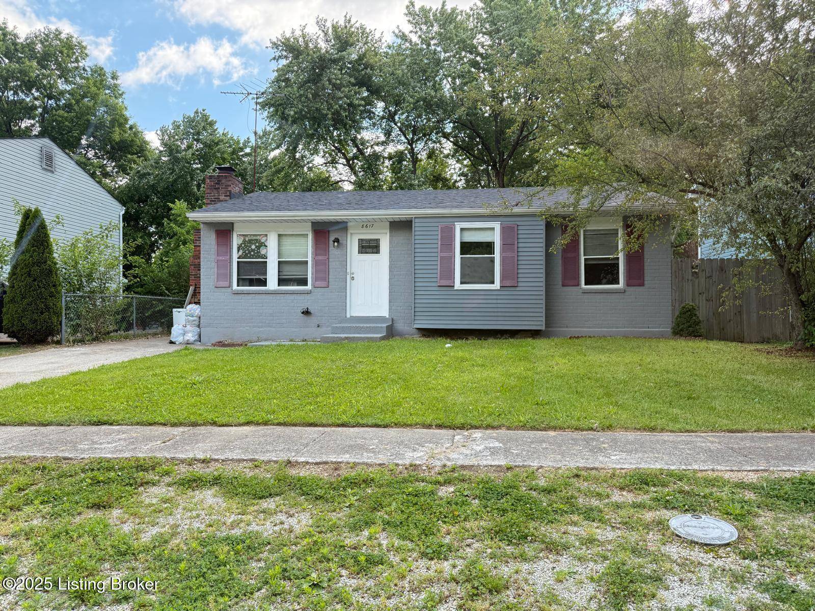 Louisville, KY 40219,8617 Timber Hollow Ct
