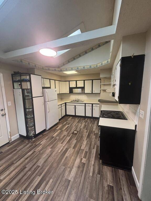 Louisville, KY 40229,9304 New Maple Rd
