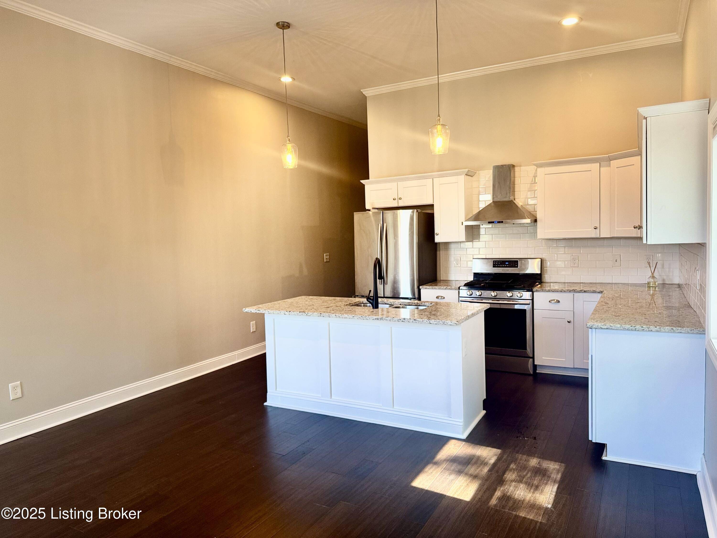 Louisville, KY 40204,941 E Oak St