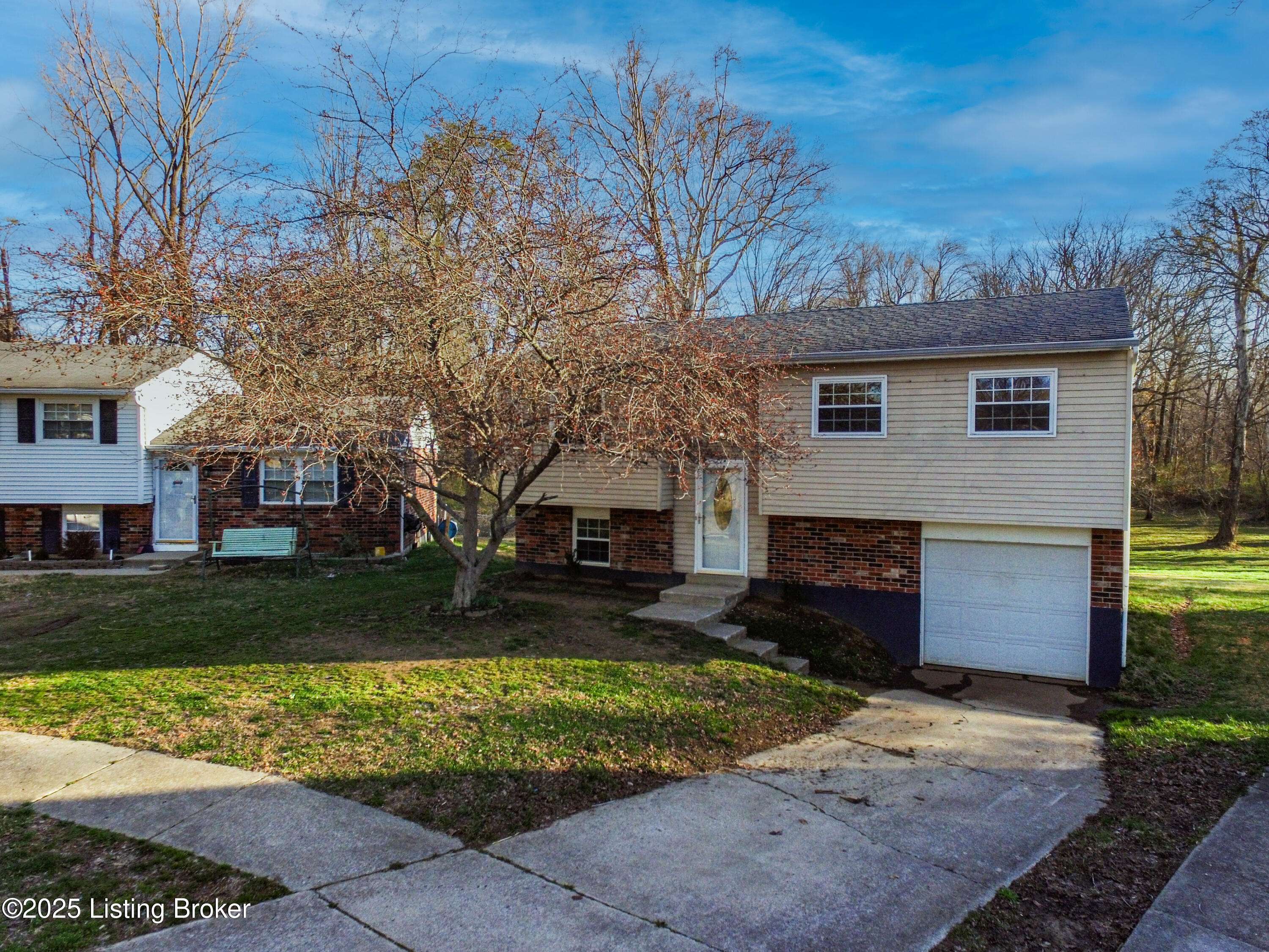 Louisville, KY 40272,4601 Logby Pl