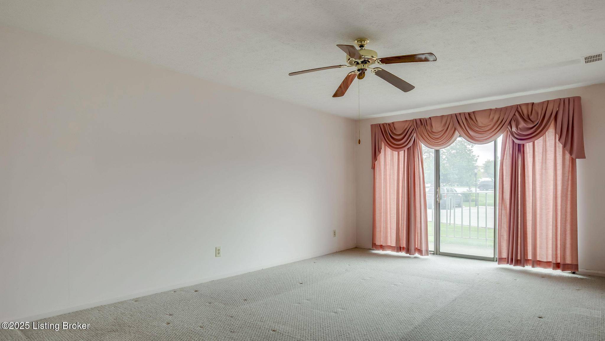 Louisville, KY 40220,3030 Breckenridge Ln #108