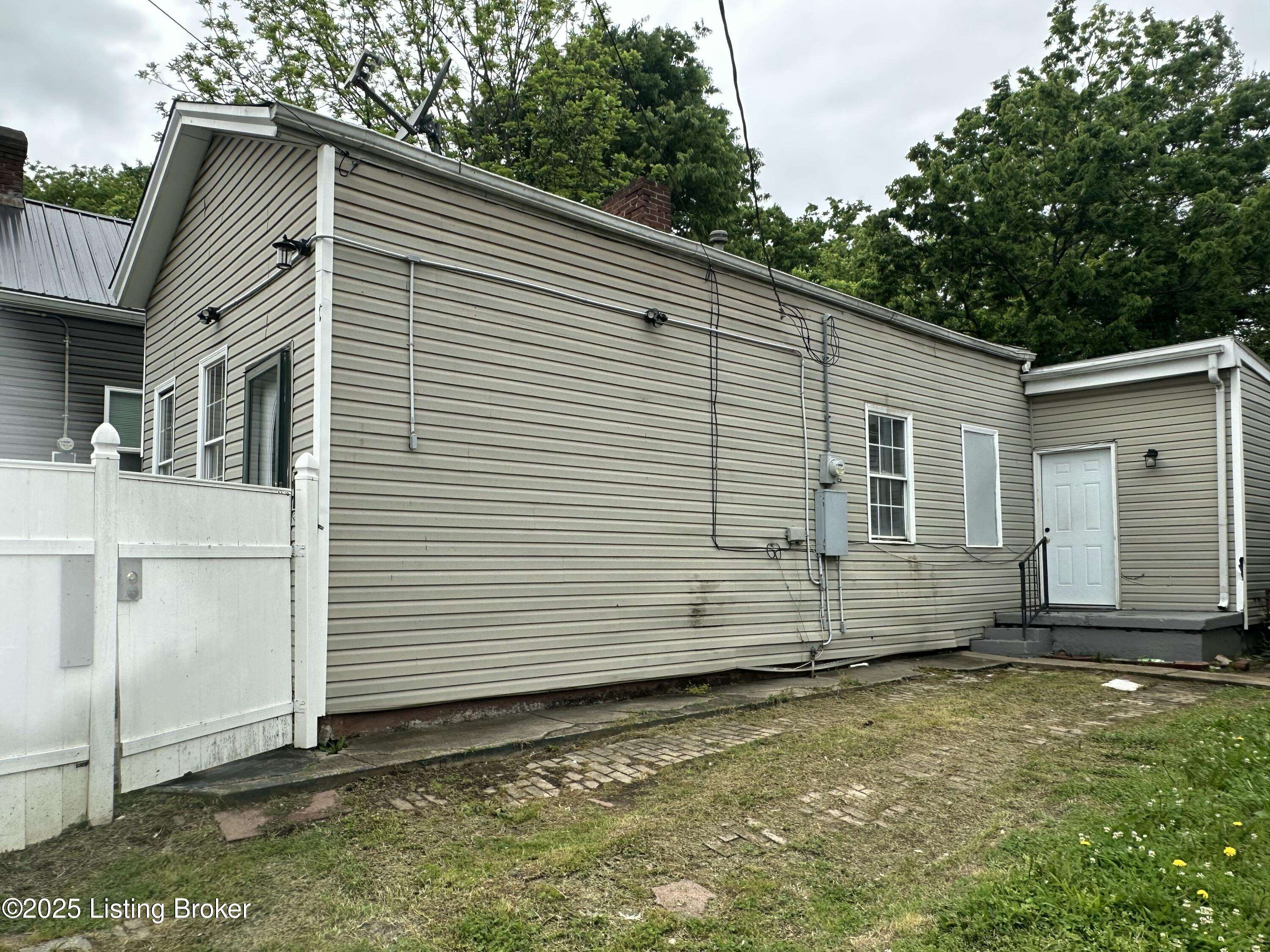 Louisville, KY 40204,1105 E Oak St