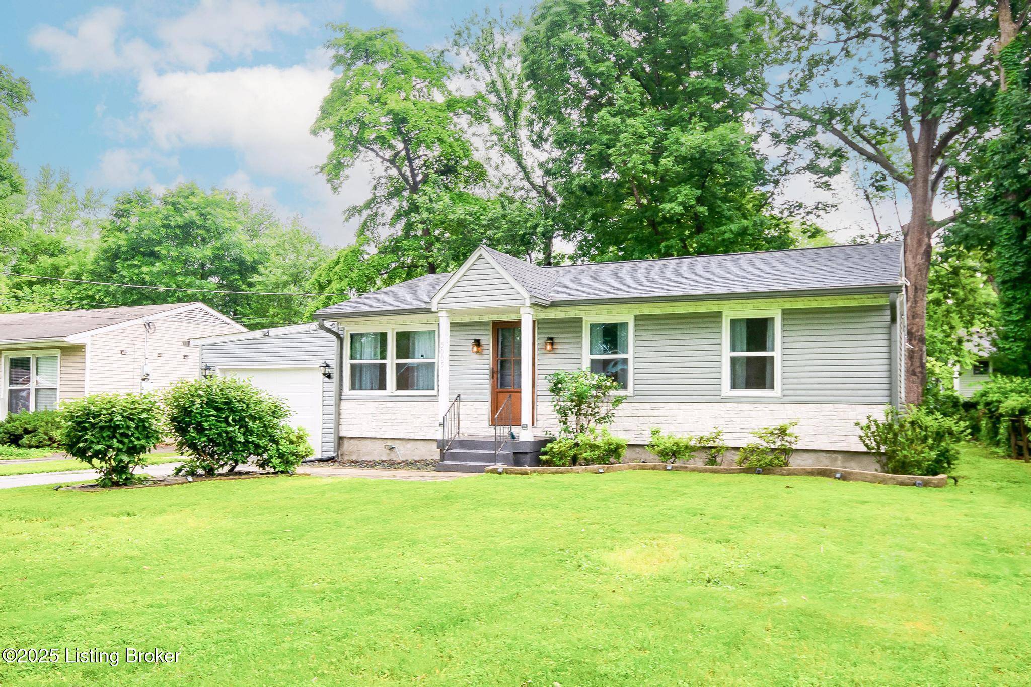 Louisville, KY 40218,5005 Red Oak Ln