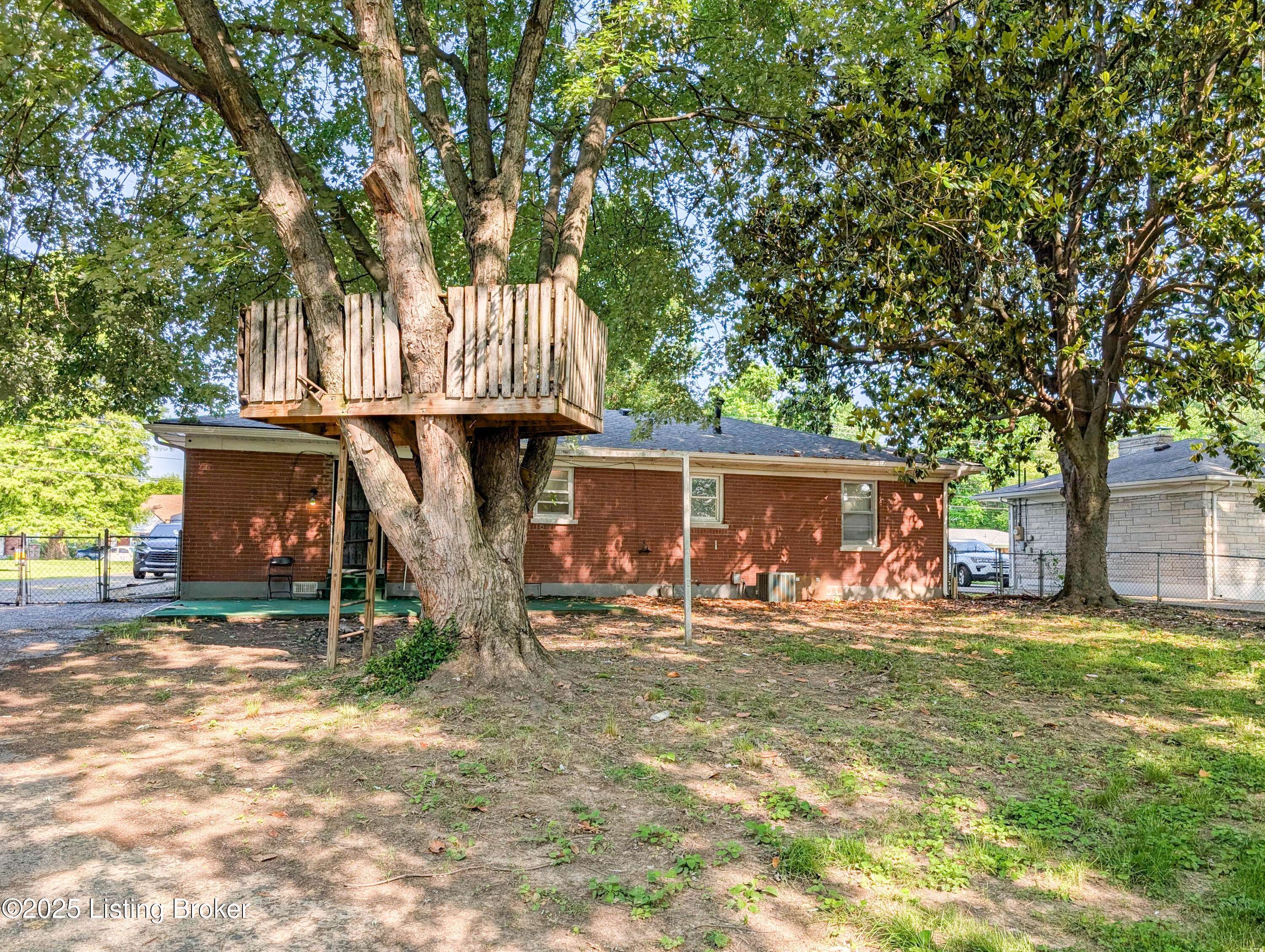 Louisville, KY 40216,6513 Upper Hunters TRCE