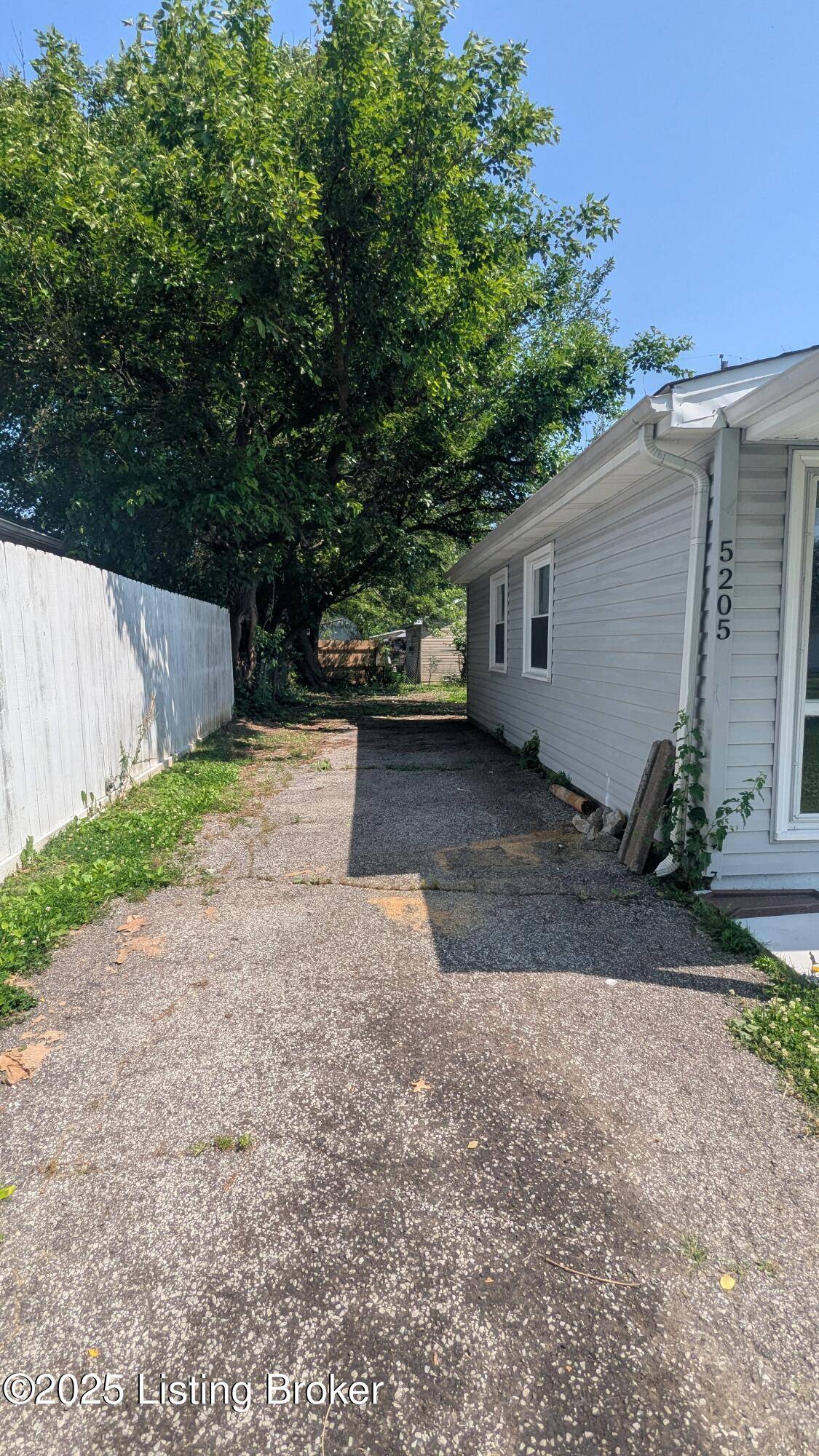 Louisville, KY 40218,5205 Delaware Dr