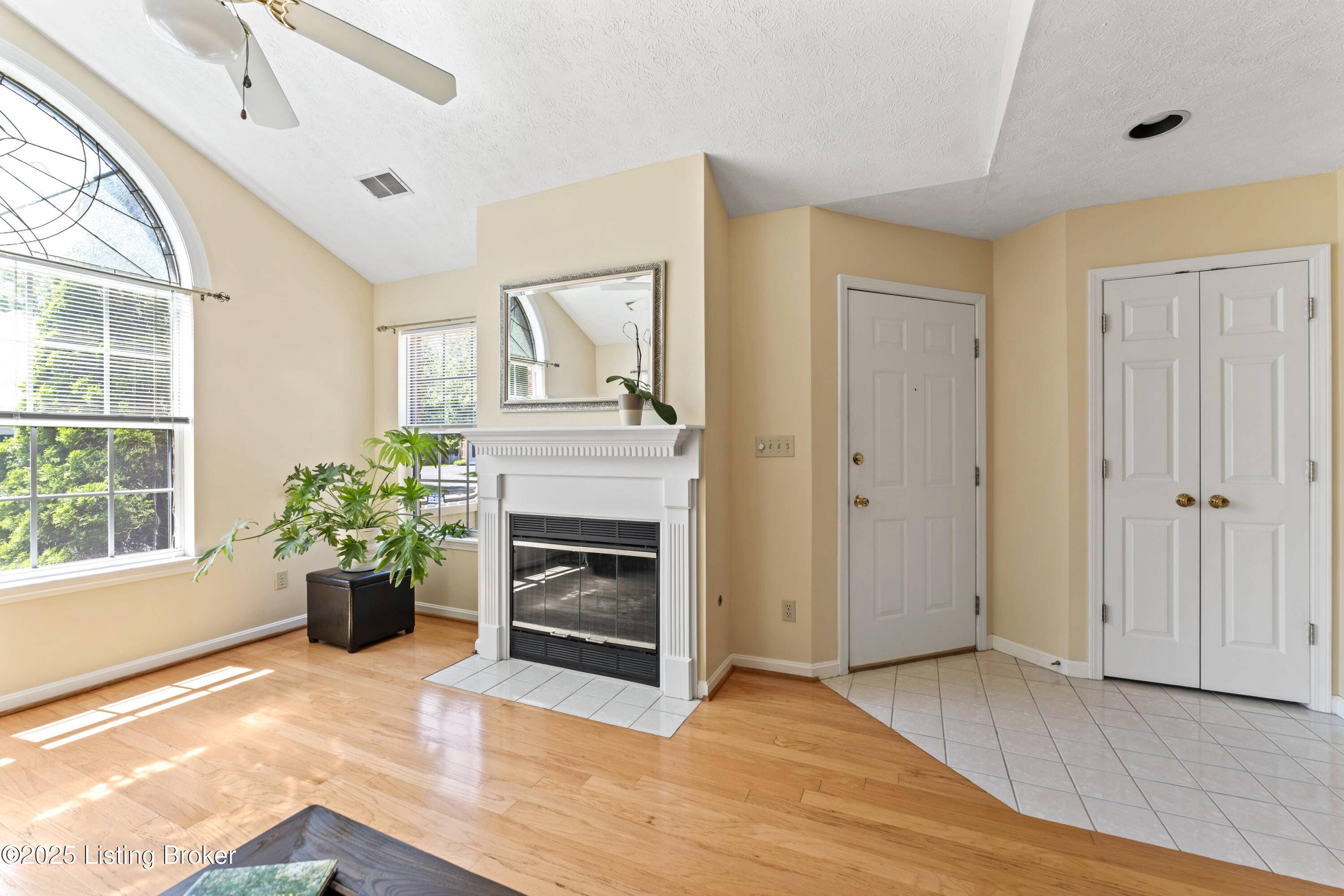 Louisville, KY 40299,3919 Greenhurst Dr