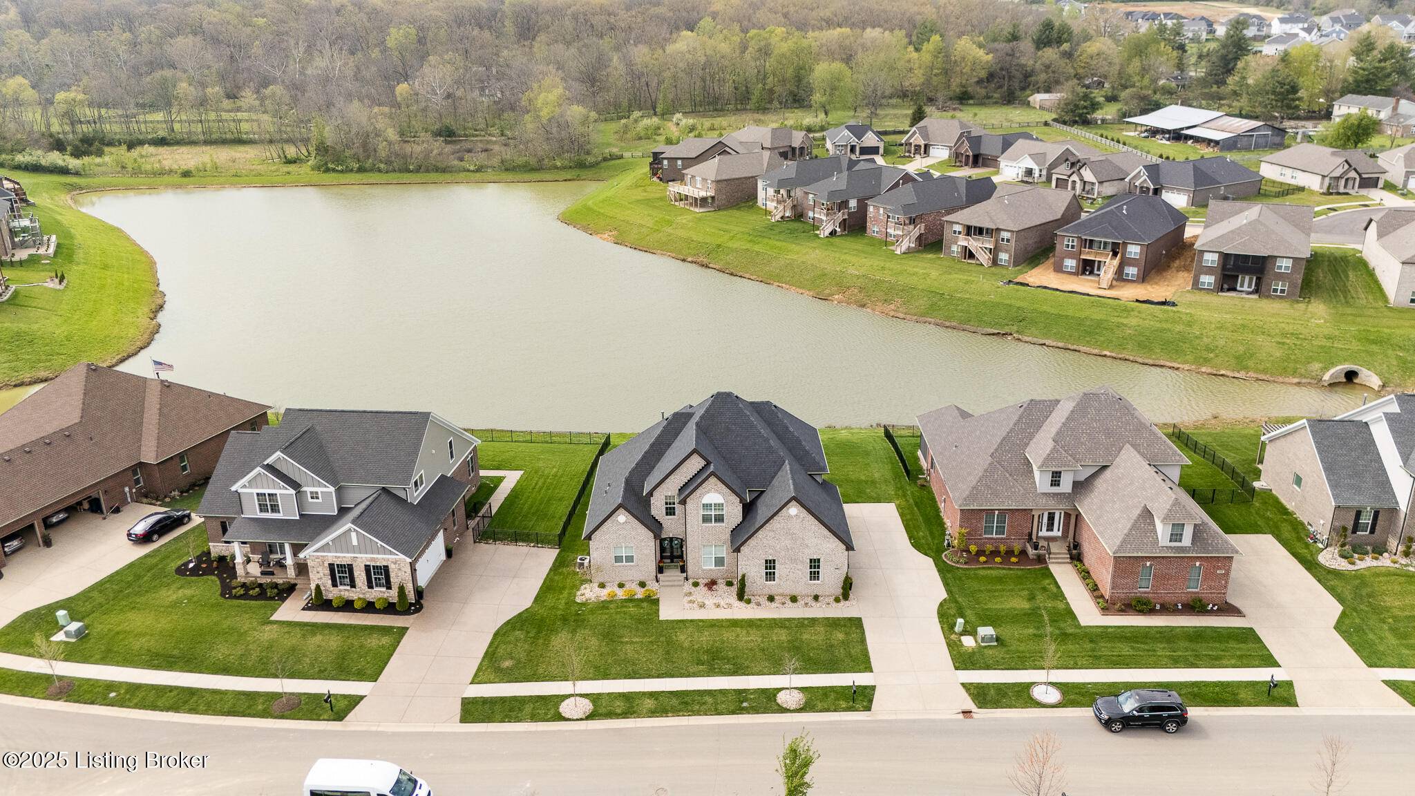 Louisville, KY 40245,2004 Scenic Lakes Dr
