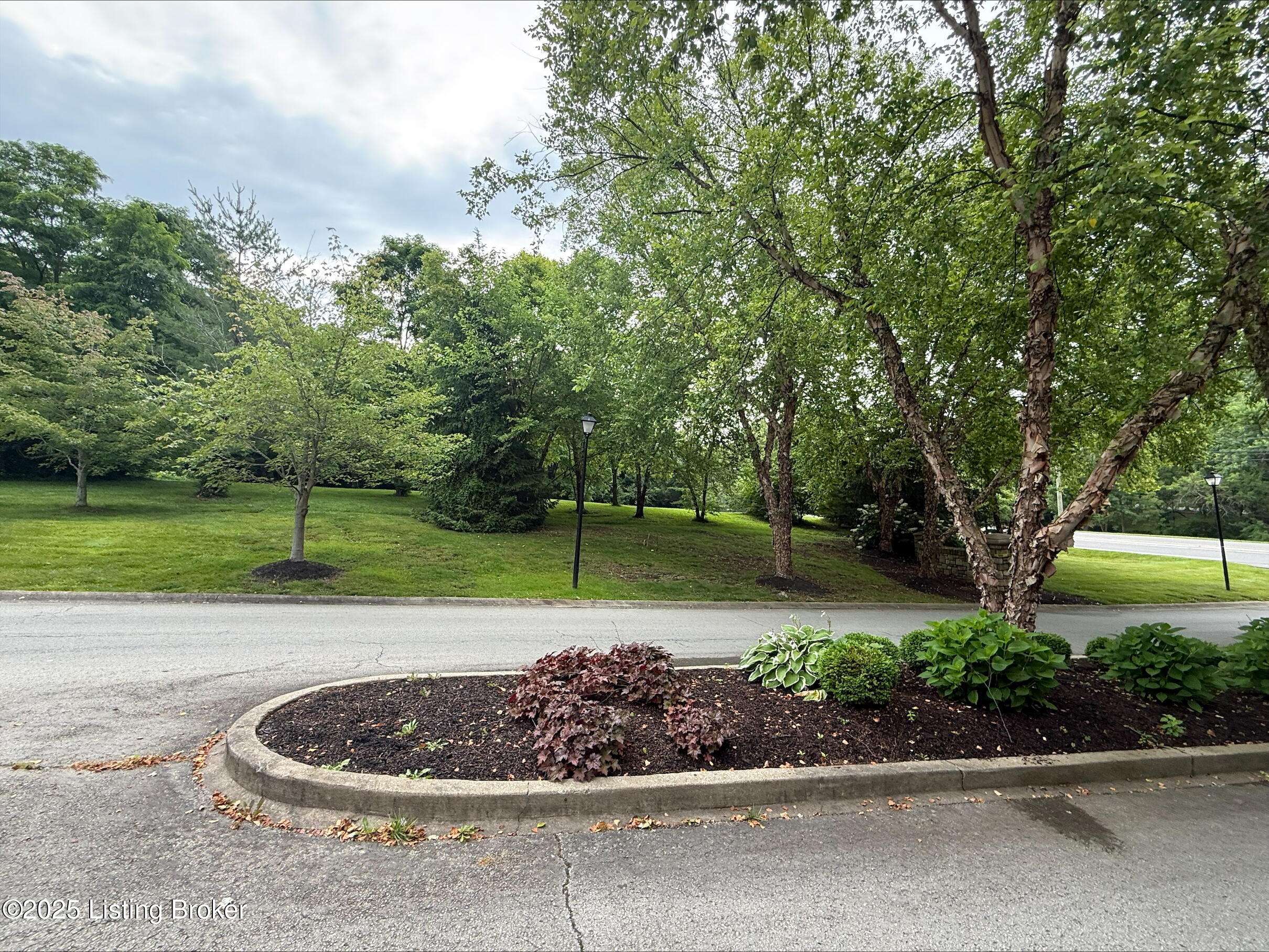 Louisville, KY 40241,5303-5307 Worthington Place Dr