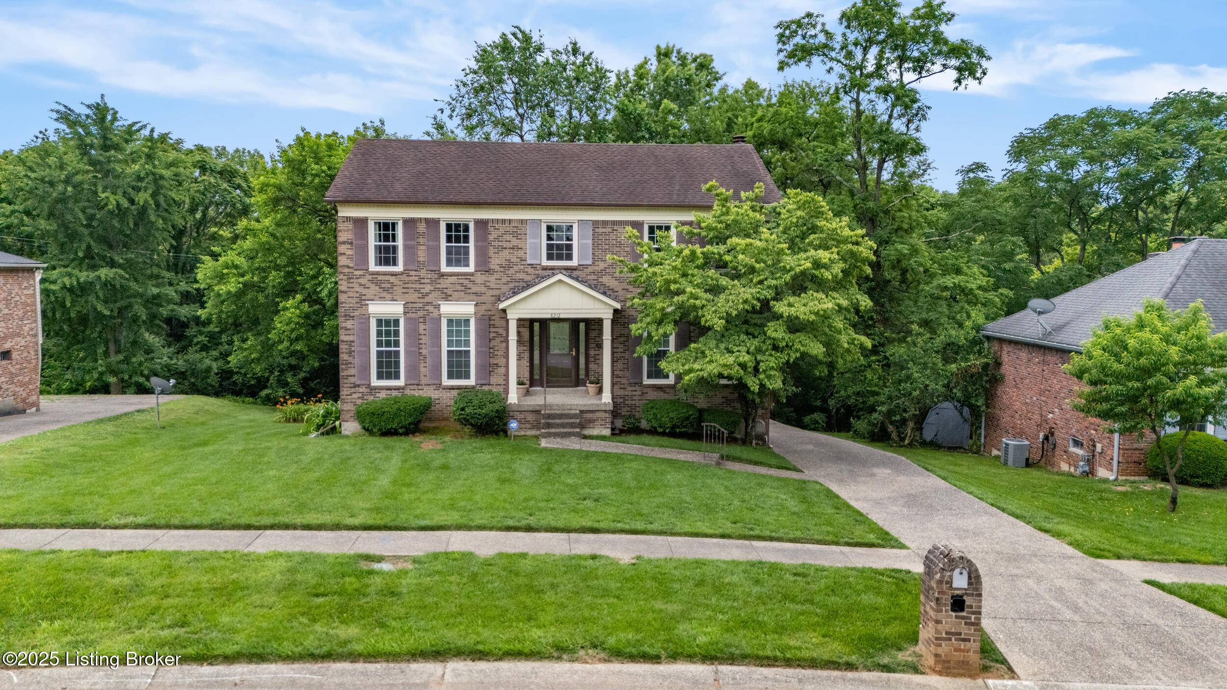 Louisville, KY 40220,8212 Thornwood Rd