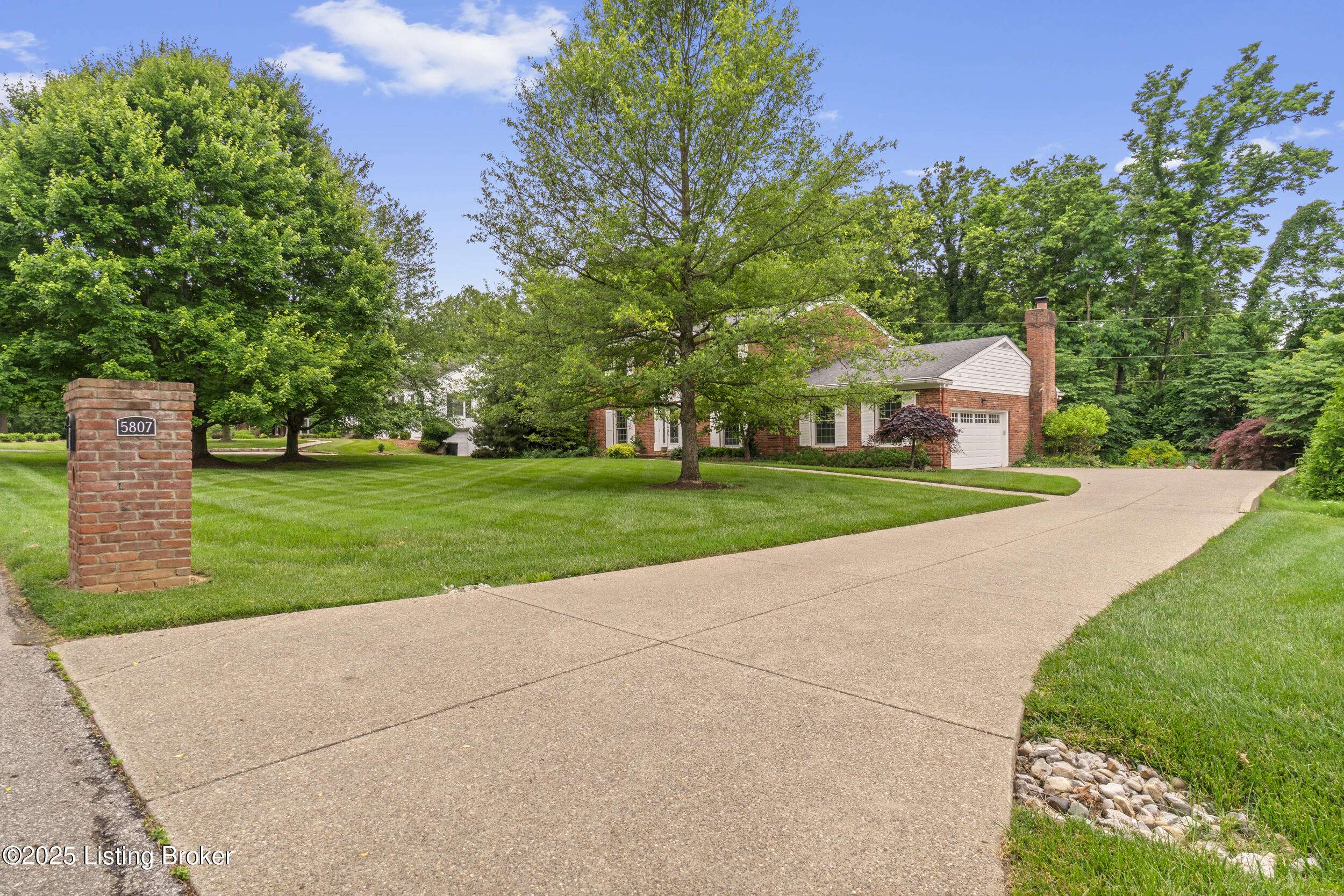 Louisville, KY 40222,5807 Brittany Woods Cir