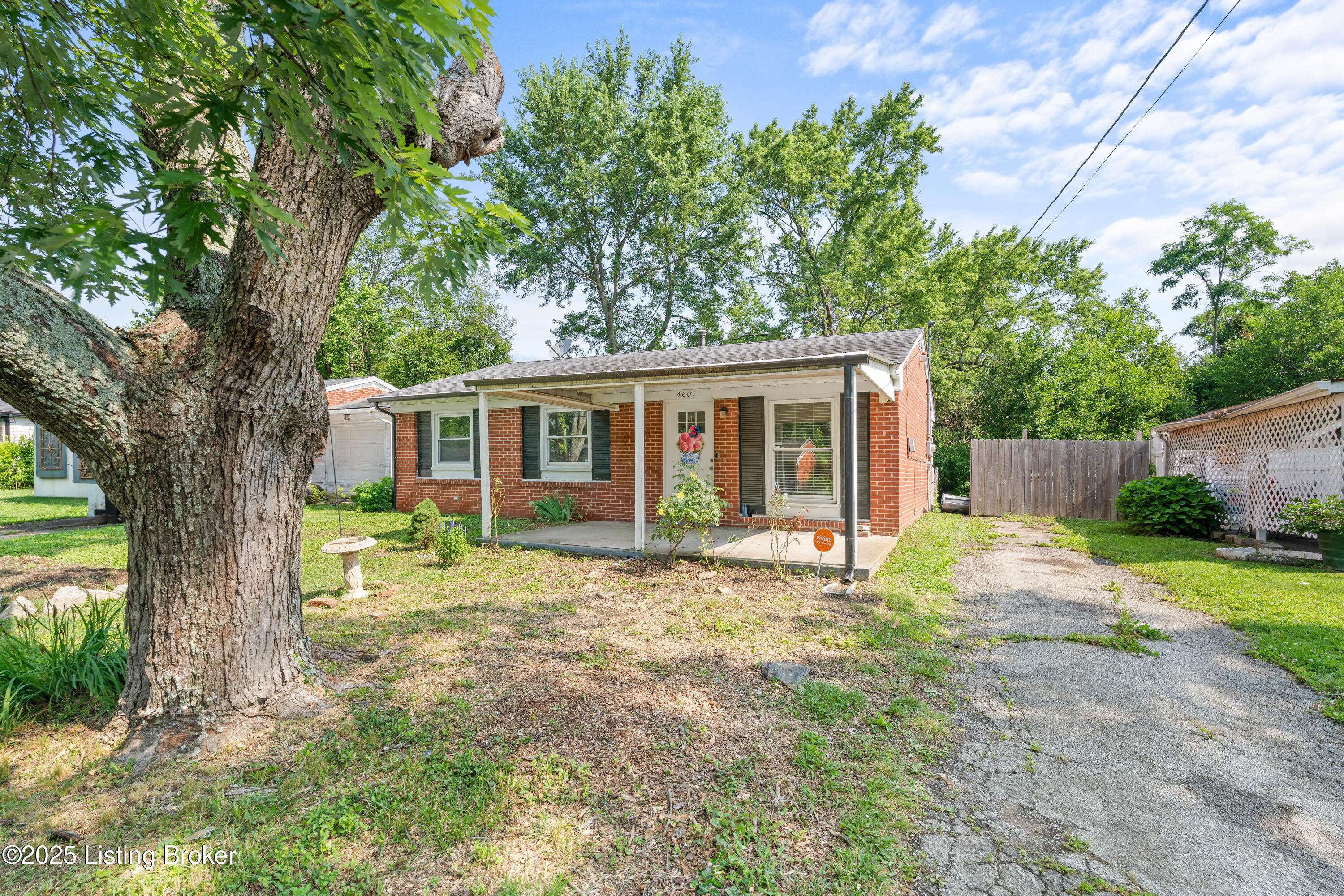 Louisville, KY 40219,4601 Aral Dr