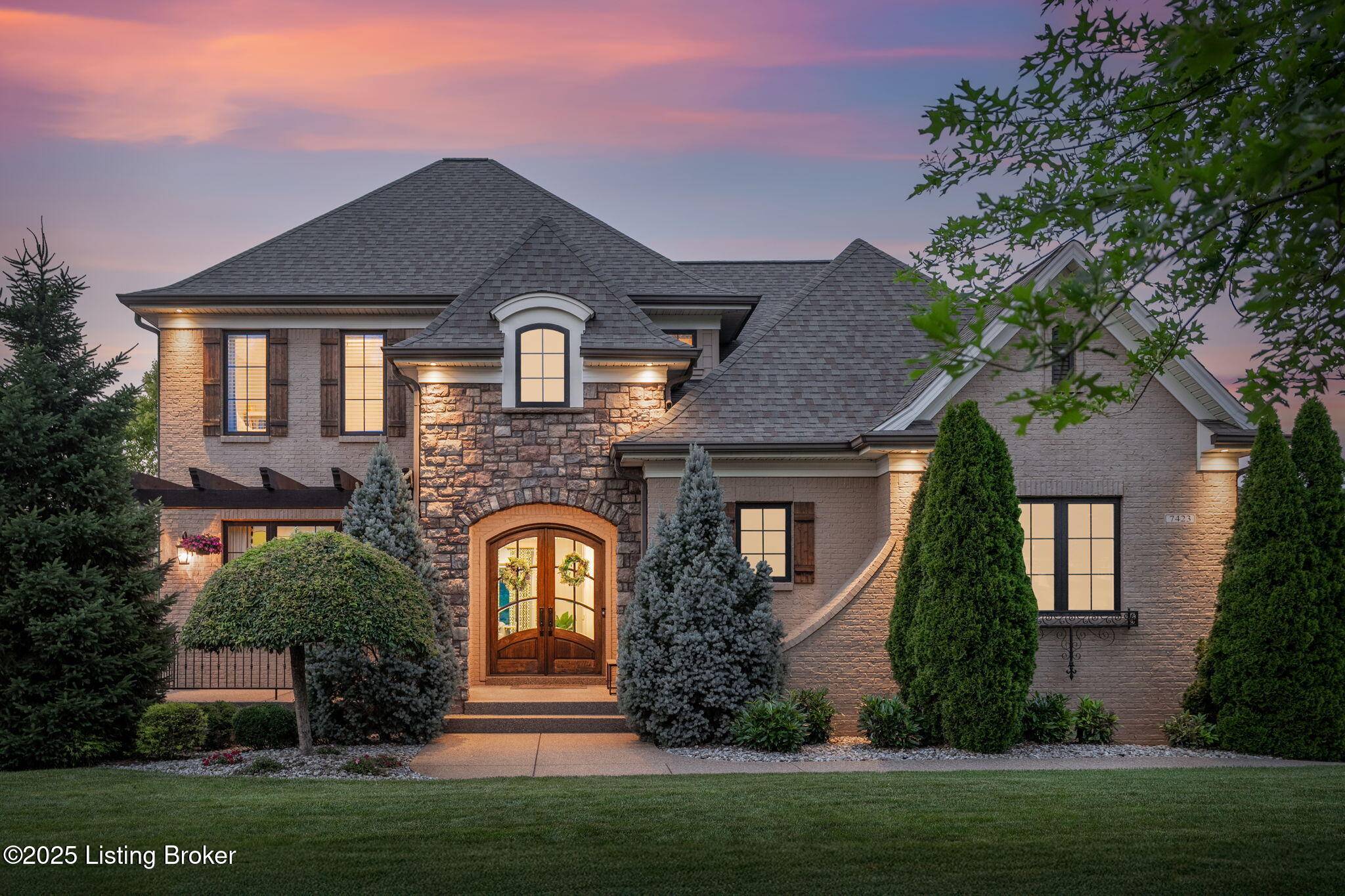 Louisville, KY 40241,7423 Creekton Dr