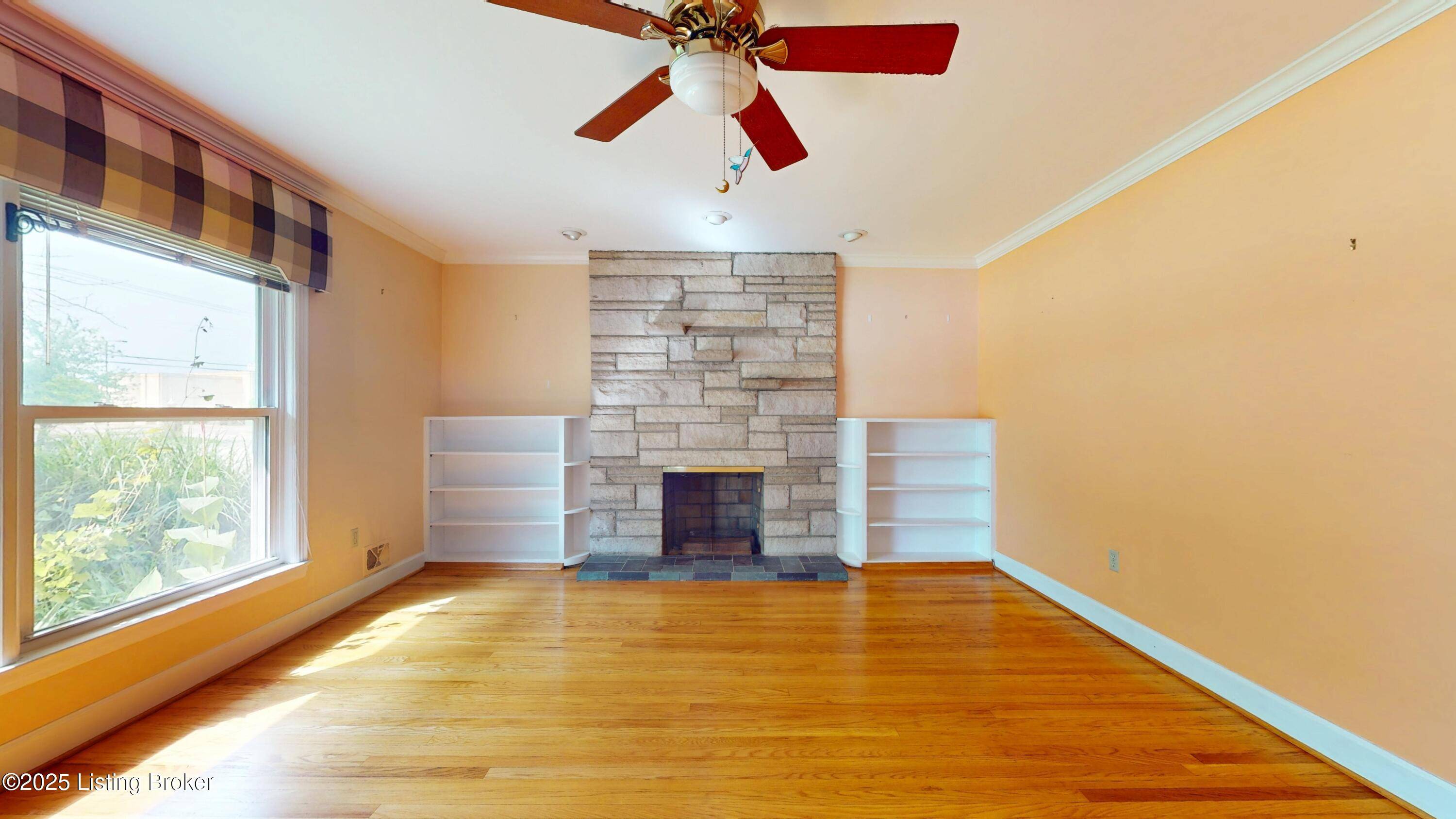 Louisville, KY 40220,3033 Hikes Ln