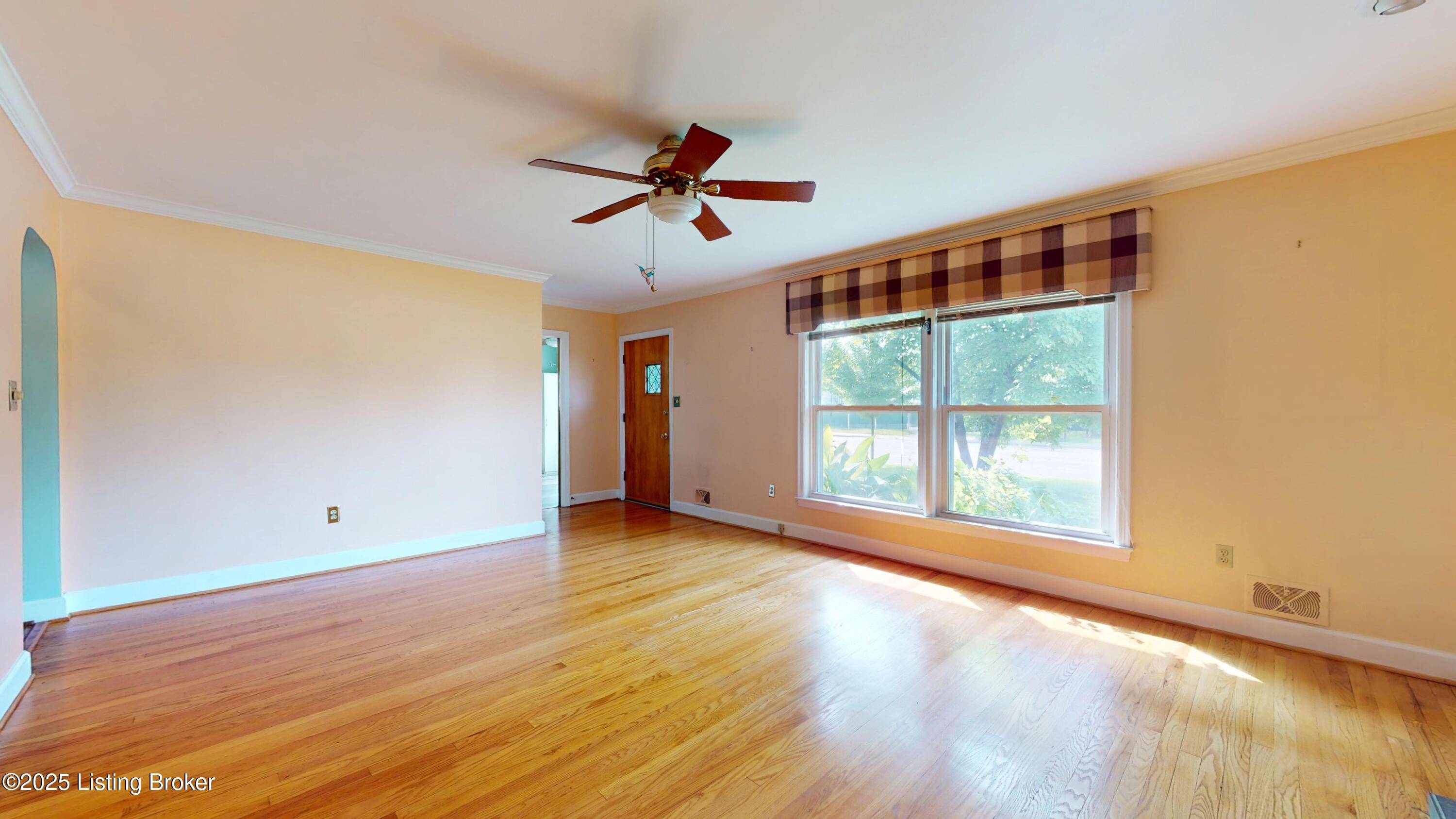 Louisville, KY 40220,3033 Hikes Ln