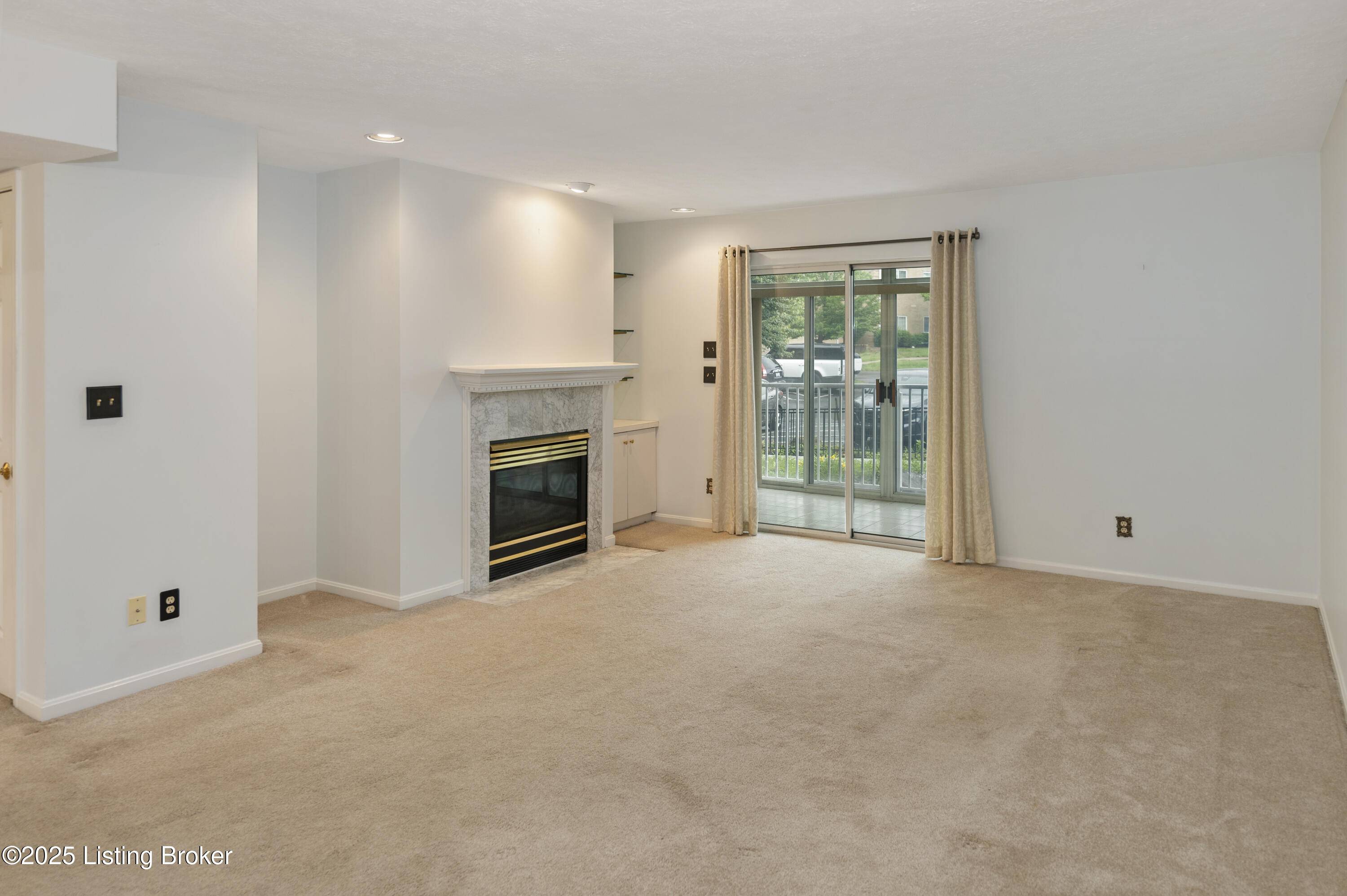 Louisville, KY 40220,8509 Atrium Dr #102